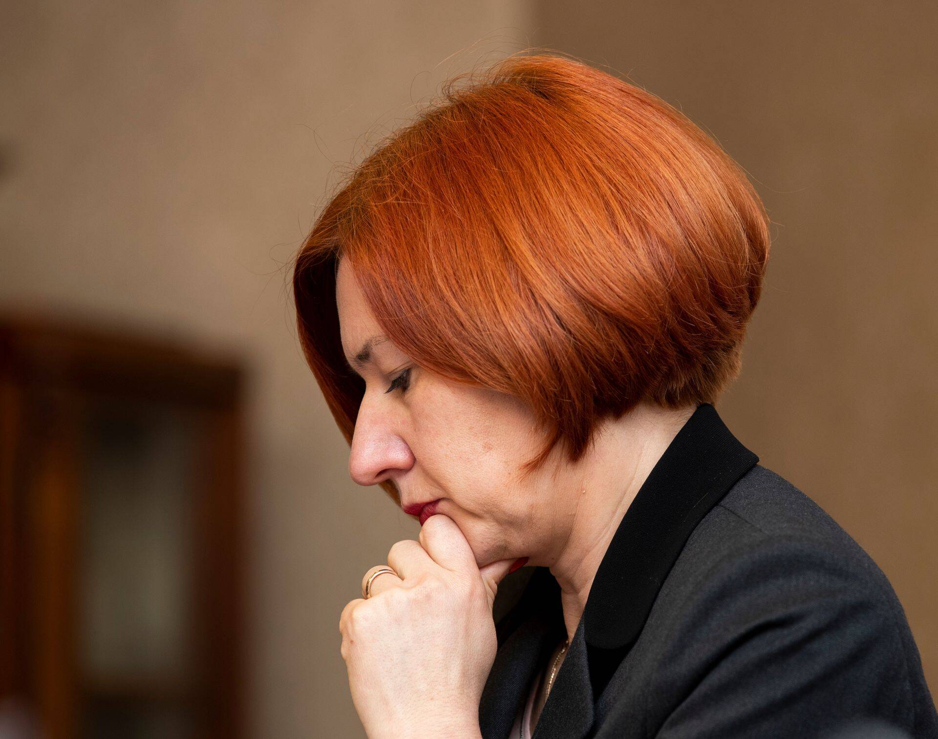 Riigi endine peaprokurör Lavly Perling saab eripensioni, kui püsib veel aasta prokuratuuri hingekirjas. Kas tema eesmärk on eripensioni väljateenimine? „Ma arvan, et ma olen selle välja teeninud ja sellepärast ma ei lähe hetkel parteisse, aga Eesti asjades räägin kaasa,“ vastas Perling.