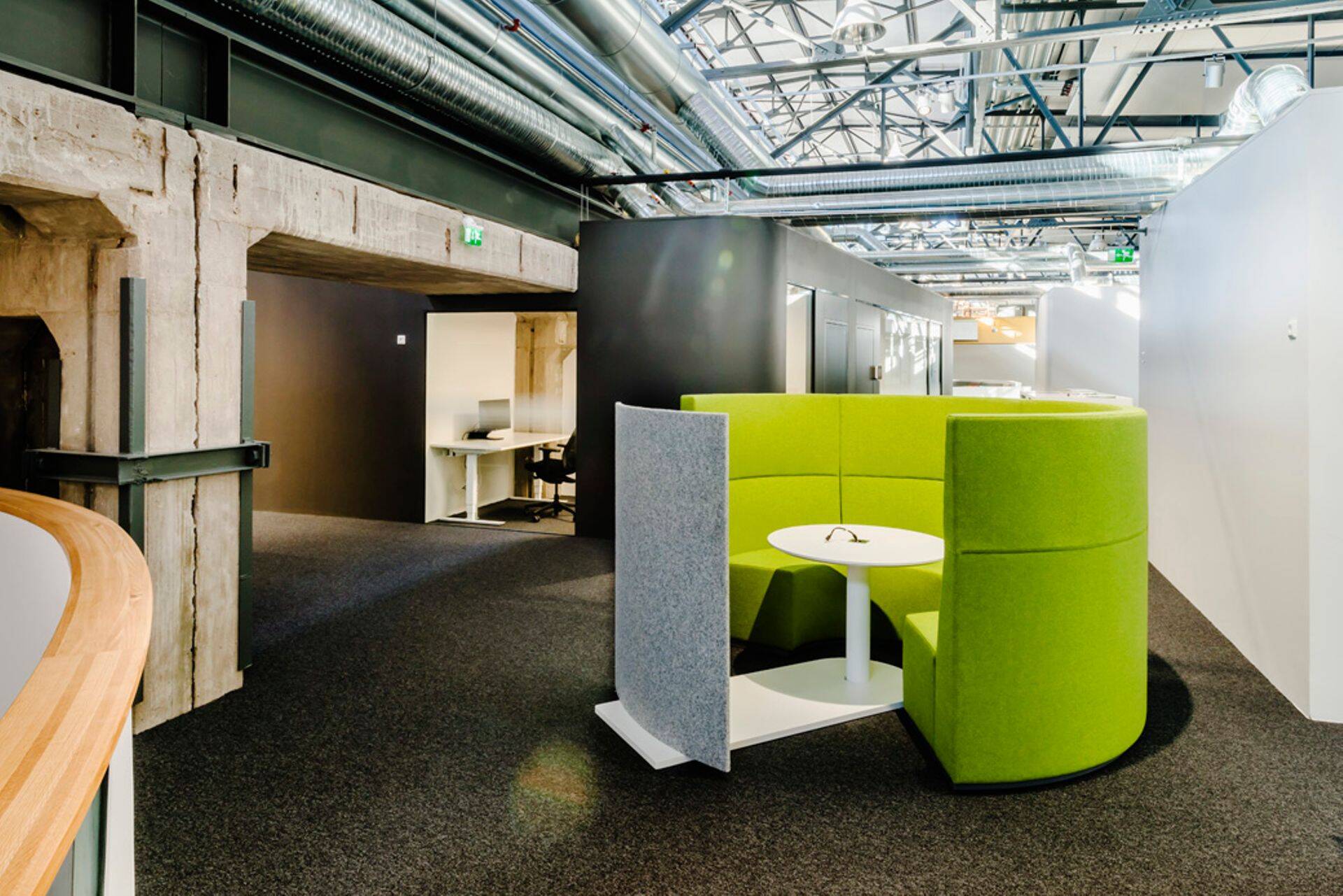 Into the Nordic Silence специализируется на создании небольших и эффективных контор.