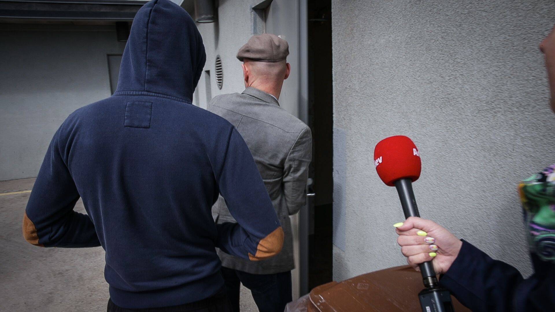 Tallinki kruiisilaevadel fototeenust pakkunud ärimees Uku Russ Ilves maksis oma töötajatele ümbrikupalka.