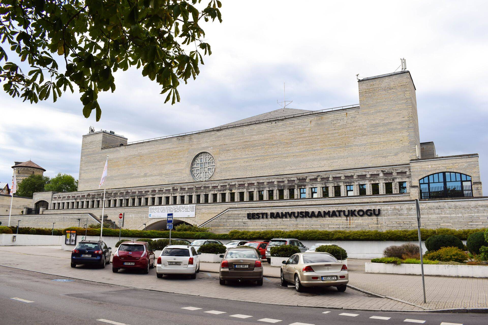 Здание Национальной библиотеки до ремонта.