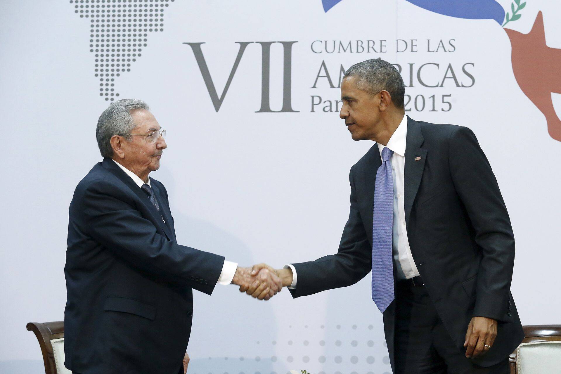 Kuuba president Raul Castro ja USA president Barack Obama kohtusid eile Panamas, et näidata püüdu parandada kahe riigi vahelisi suhteid.