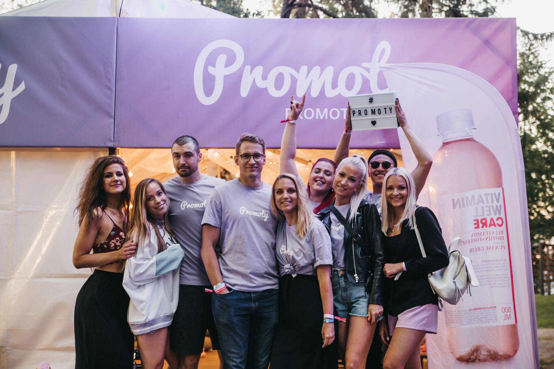 Promoty tegevjuht Aleks Koha (keskel) oma tiimiga.