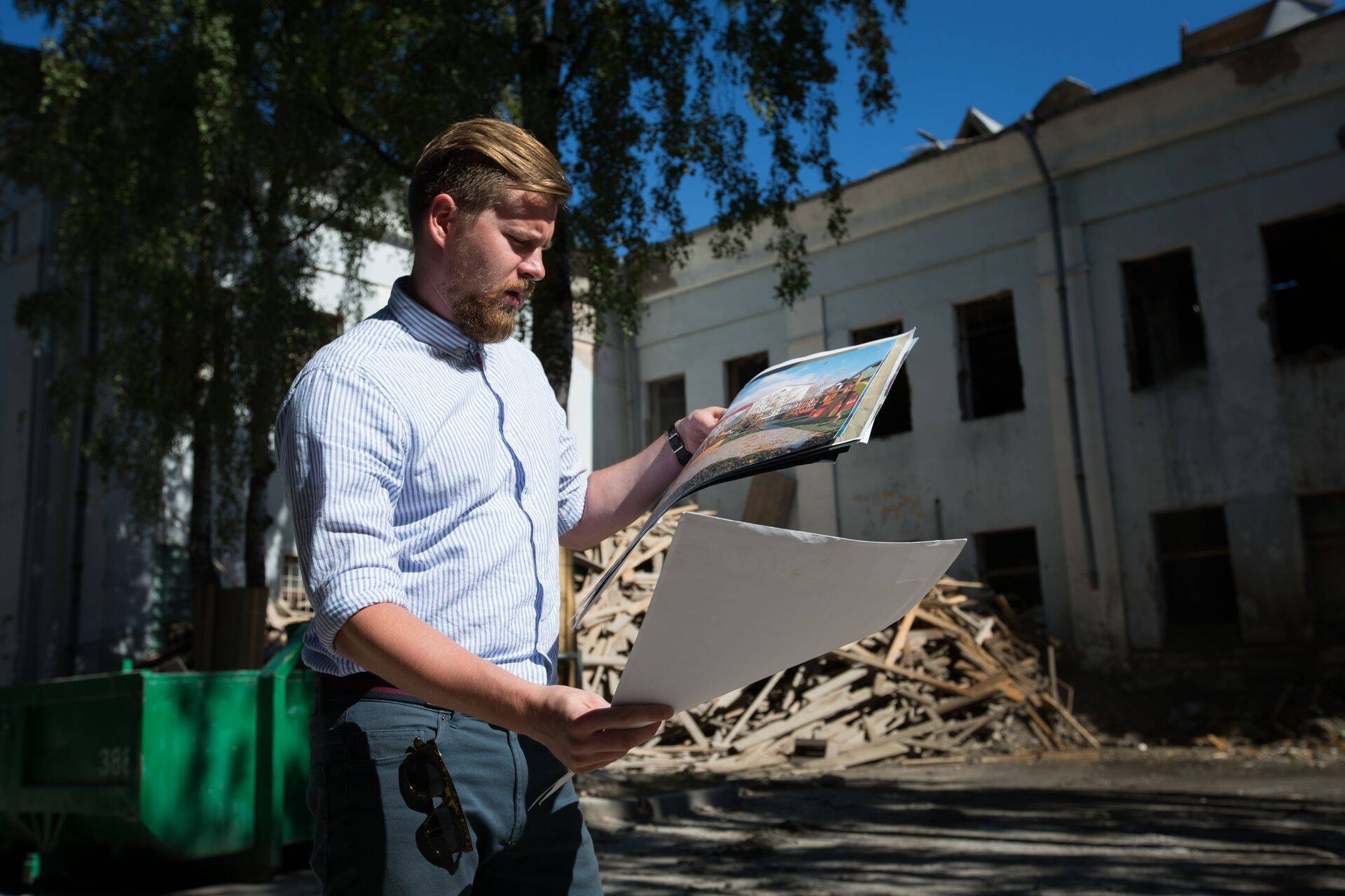 Larsen Kinnisvara juht Priit Larsen Erika 15 asuva kortermaja ehitusel, kuhu planeeritakse suurt kõrghaljastusega hoovi.