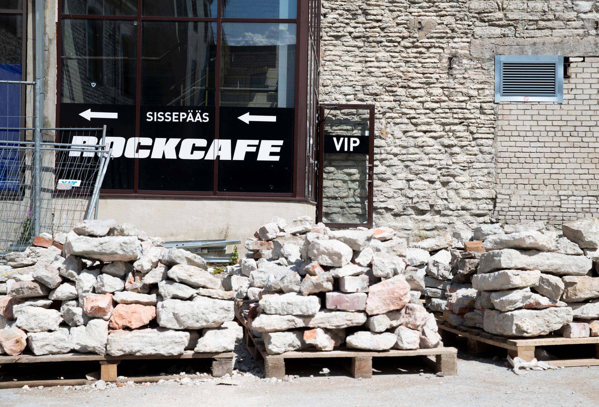 Rock Cafe endine asukoht Tartu mnt 80d. Klubi kolis uude asukohta Keevise 6.
