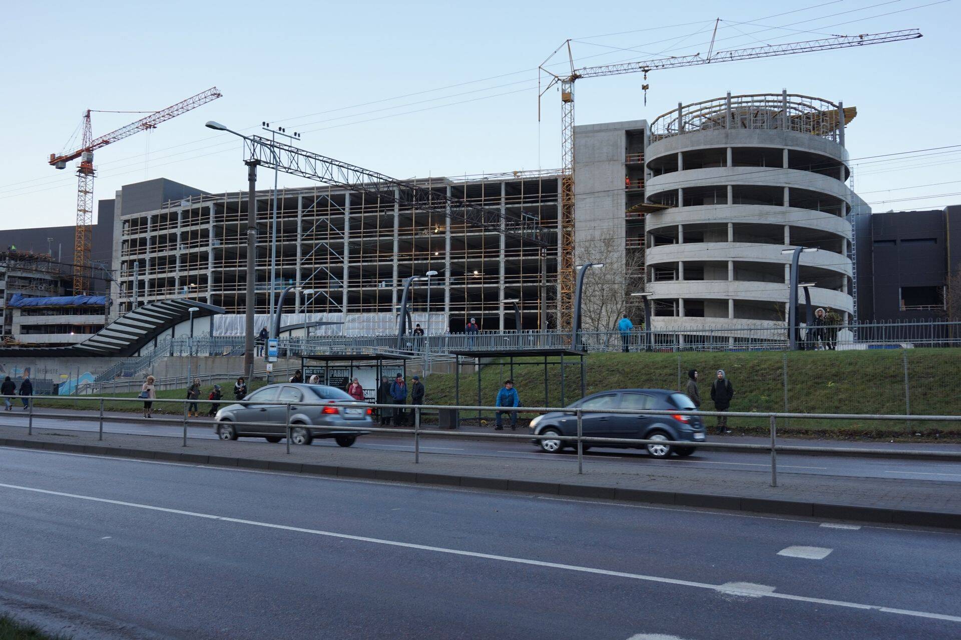 Mis on ehituses, on ehituses ja saab omal ajal ka kasutusloa. Uusi ehituslube võetakse aga varasemast vähem. Pildil T1 ehitustööd 2017 novembris.