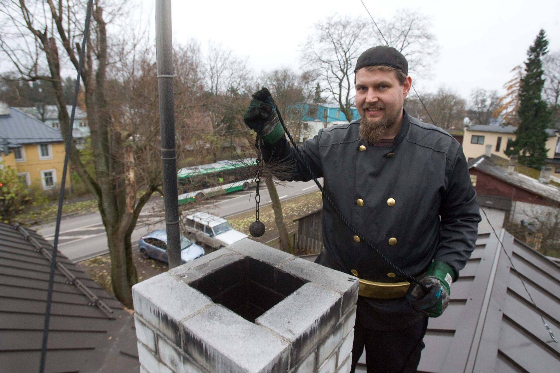 Korstnapühkija Pepe Sussen tööpostil.