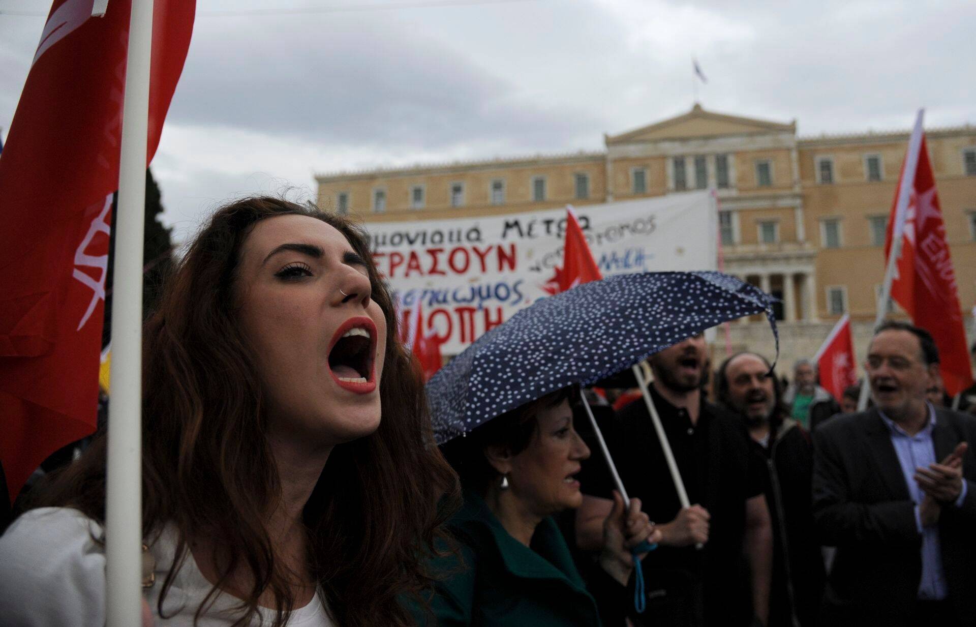 Protest Kreeka parlamendis pühapäeval heaks kiidetud uute maksutõusude ja kärbete vastu