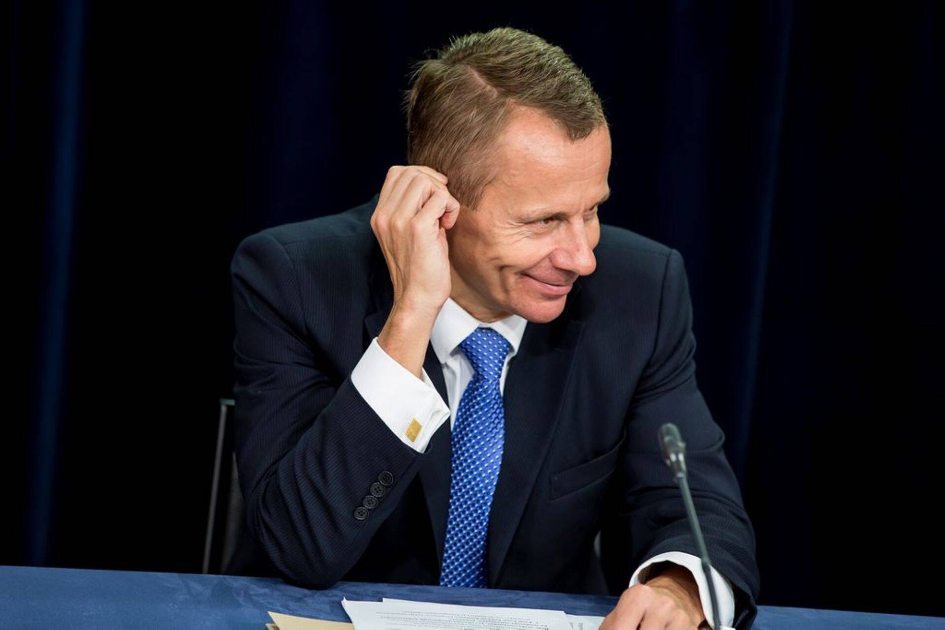 Jürgen Ligi ei pea tseremoniaalset allkirjastamist praktiliseks