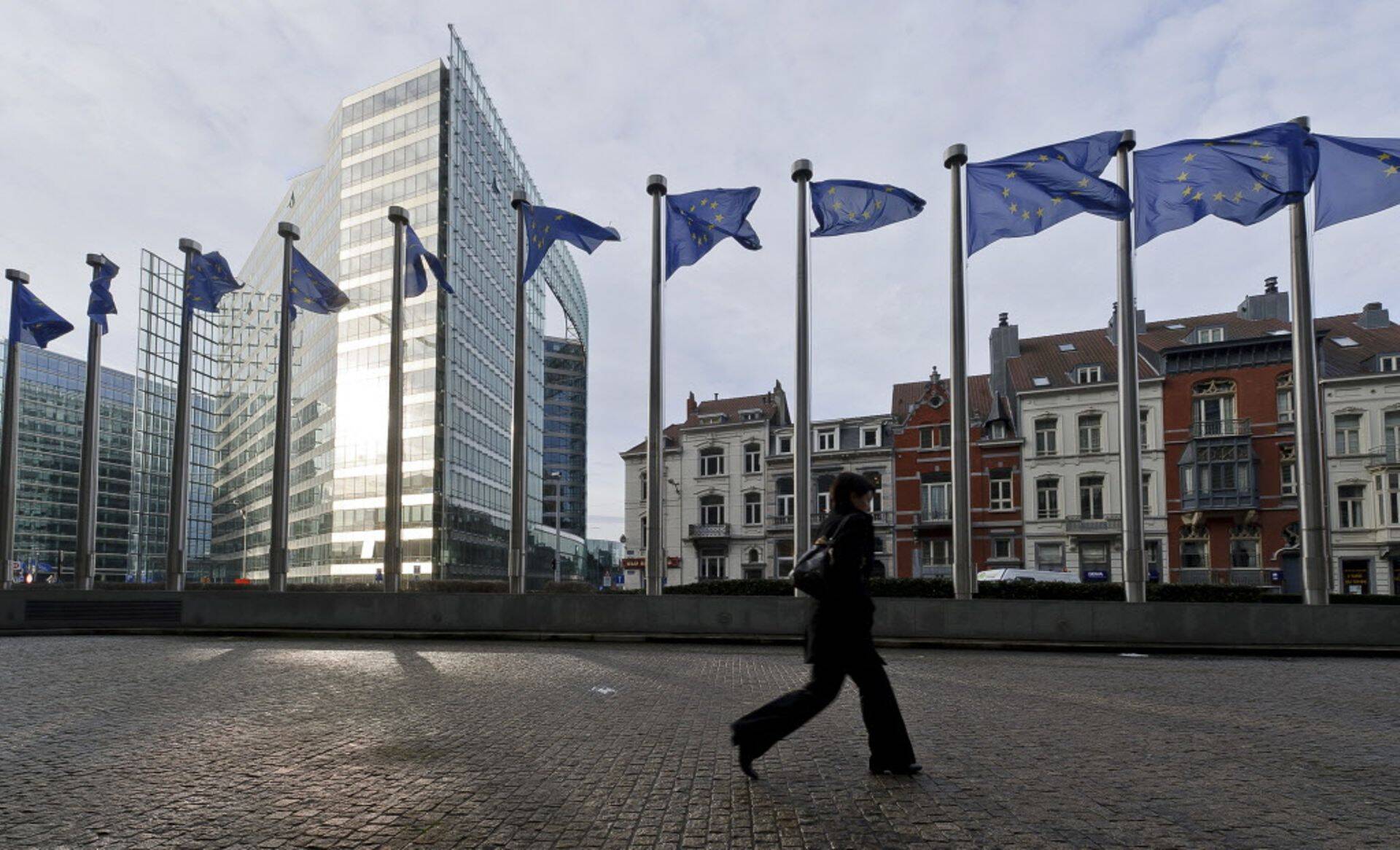 Euroopa Komisjon näeb euroala tulevikku senisest mustemates toonides.