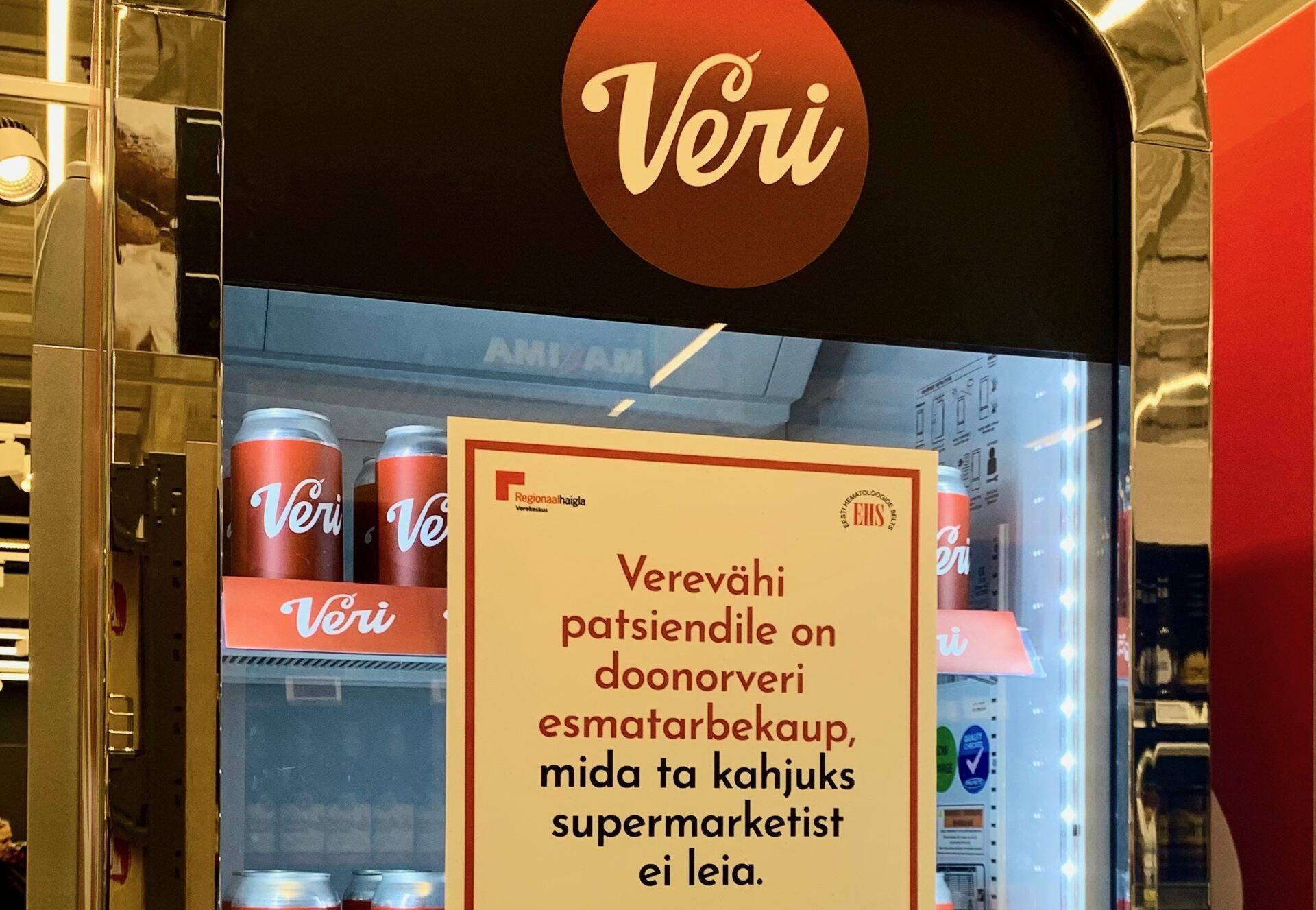 Fotol: Maxima poodi paigaldatud "verepurkide" külmik juhib tähelepanu veredoonorluse olulisusele.