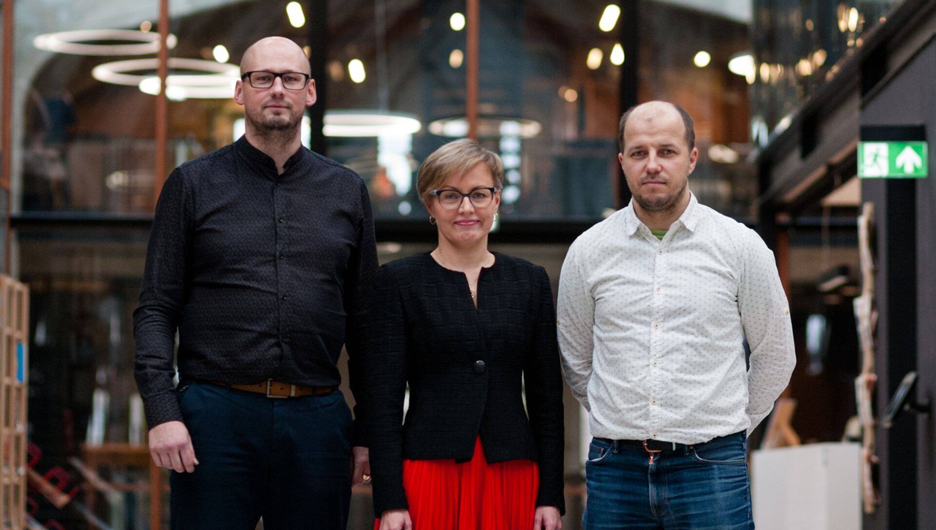 Stuudios on töötukassa Tallinna ja Harjumaa osakonnajuhataja Siim Sarapuu, töötukassa personalijuht Kristiina Palm ning Fontese palgauuringute konsultant Ilmar Põhjala.