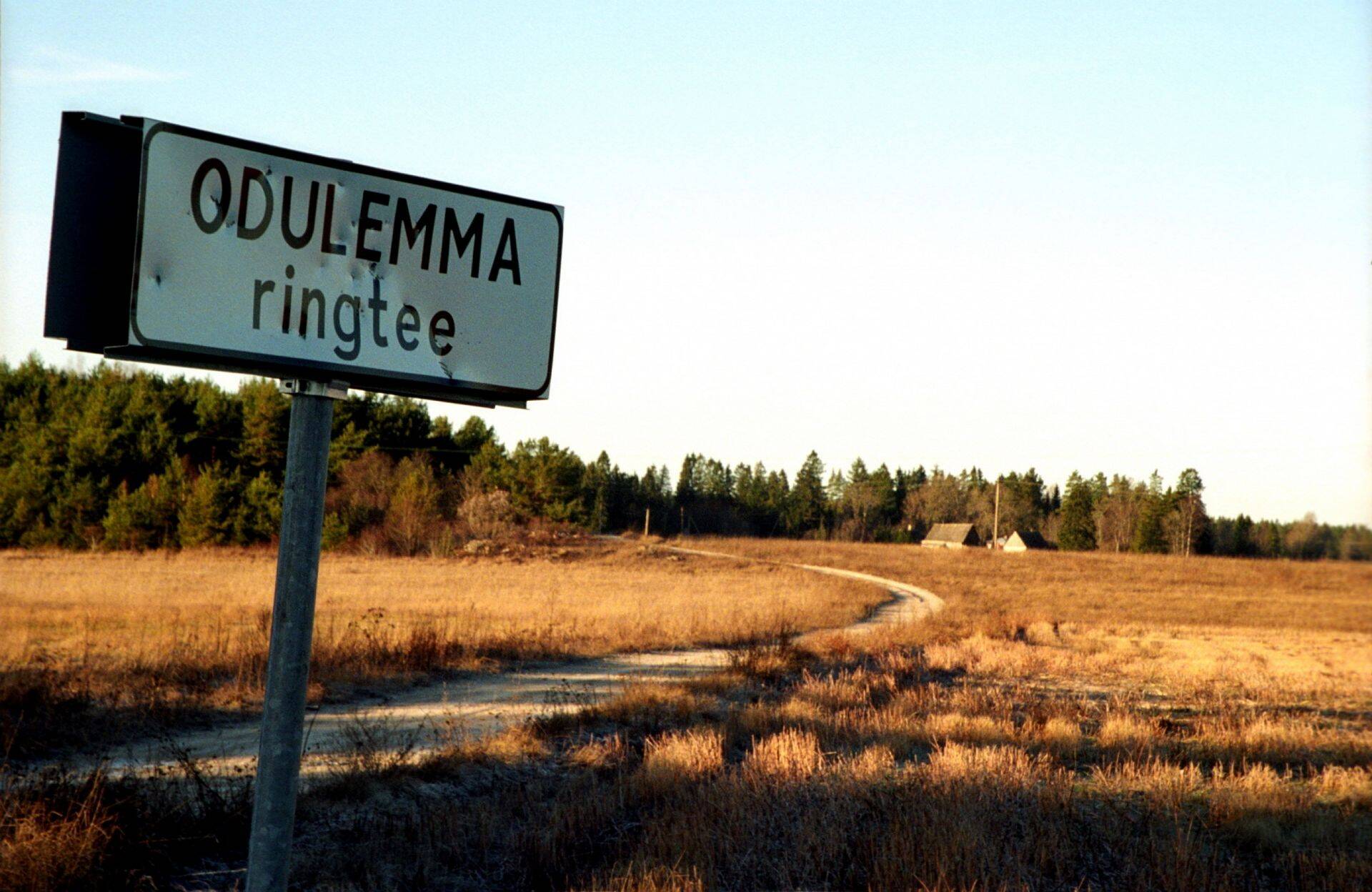 Kohalik tee Nissi vallas harjumaal.