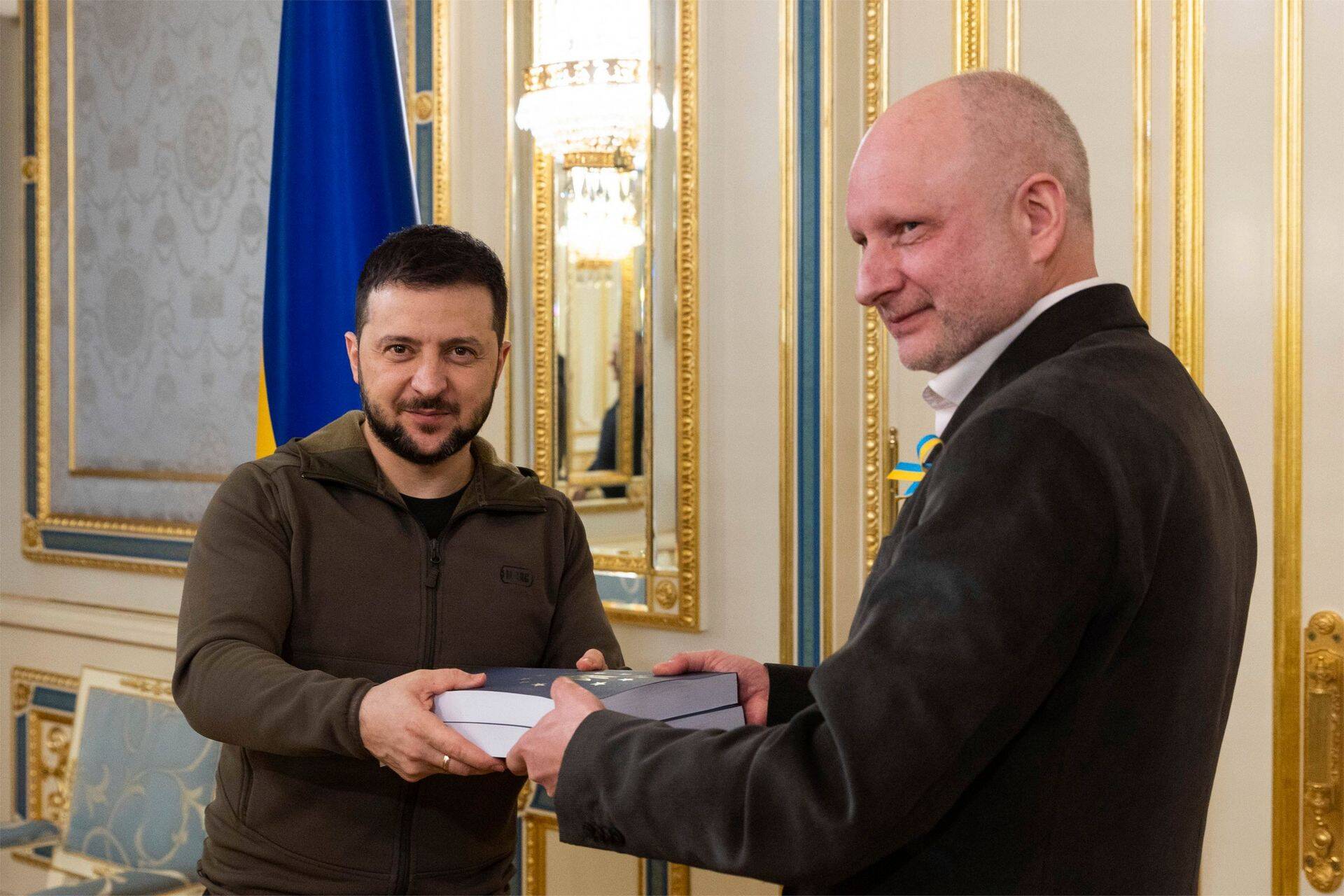 Euroopa Liidu suursaadik Ukrainas Matti Maasikas võtab aprillis Ukraina presidendilt üle Euroopa Liidu kandidaatriigiks saamiseks vajalikud dokumendid.