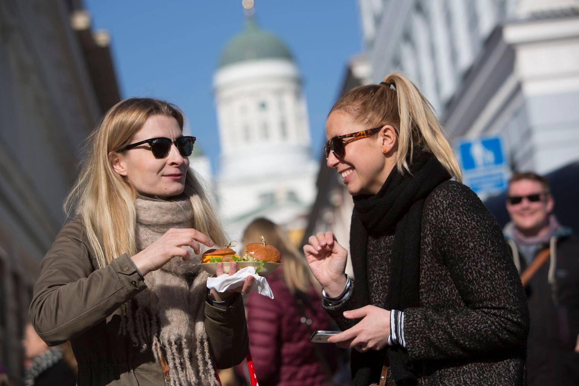 Turistid Helsingi kesklinnas