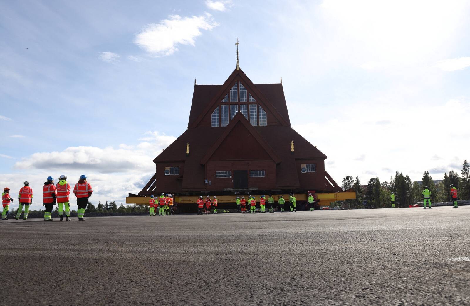Ratastel pühakoda ehk Kiruna kirik teel uude asukohta.