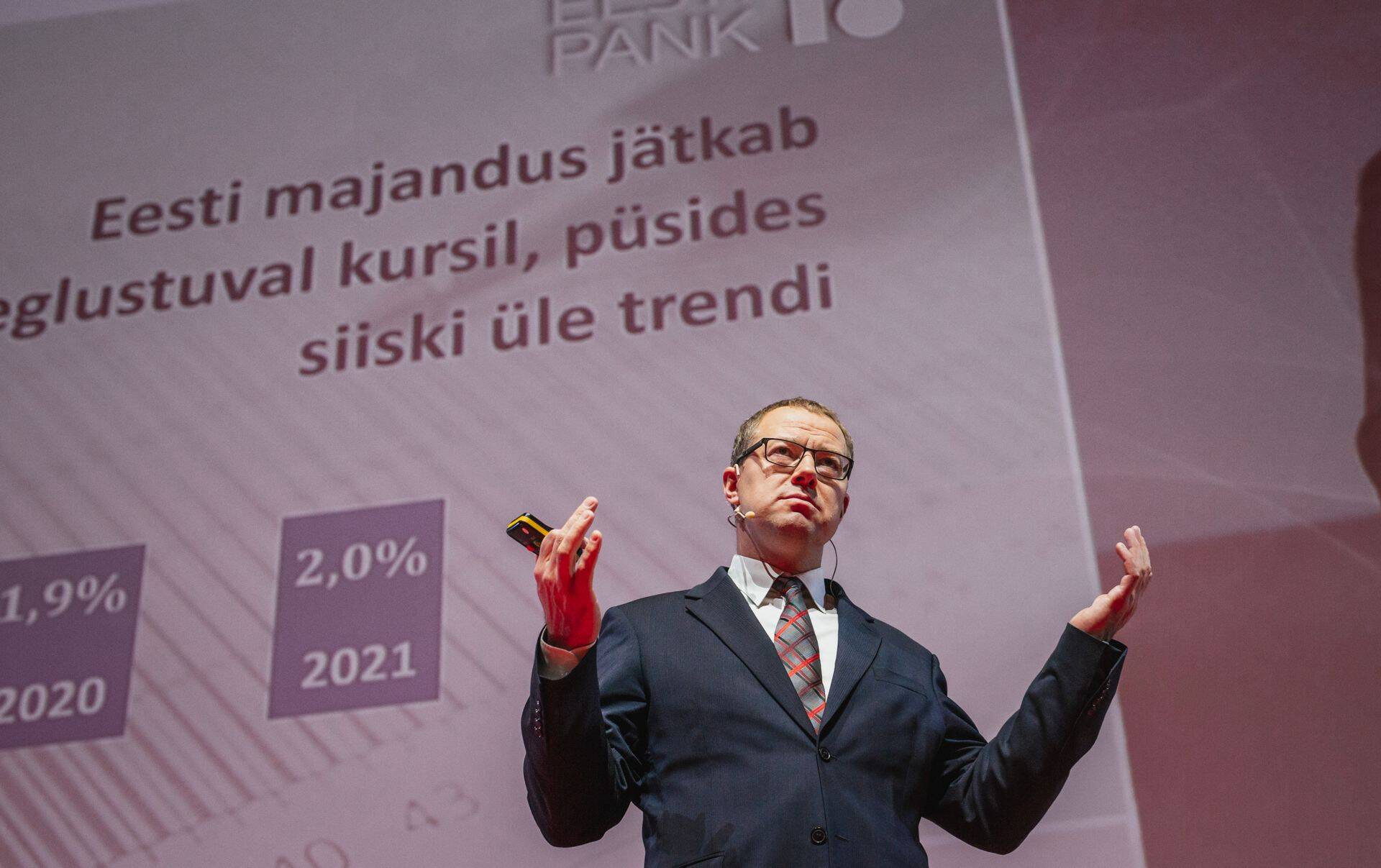 Eesti Panga asepresident Ülo Kaasik rääkis intervjuus, et Eesti Pank arvestab praeguste prognooside juures, et Eesti ja Vene ning Valgevene kaubavahetus katkeb