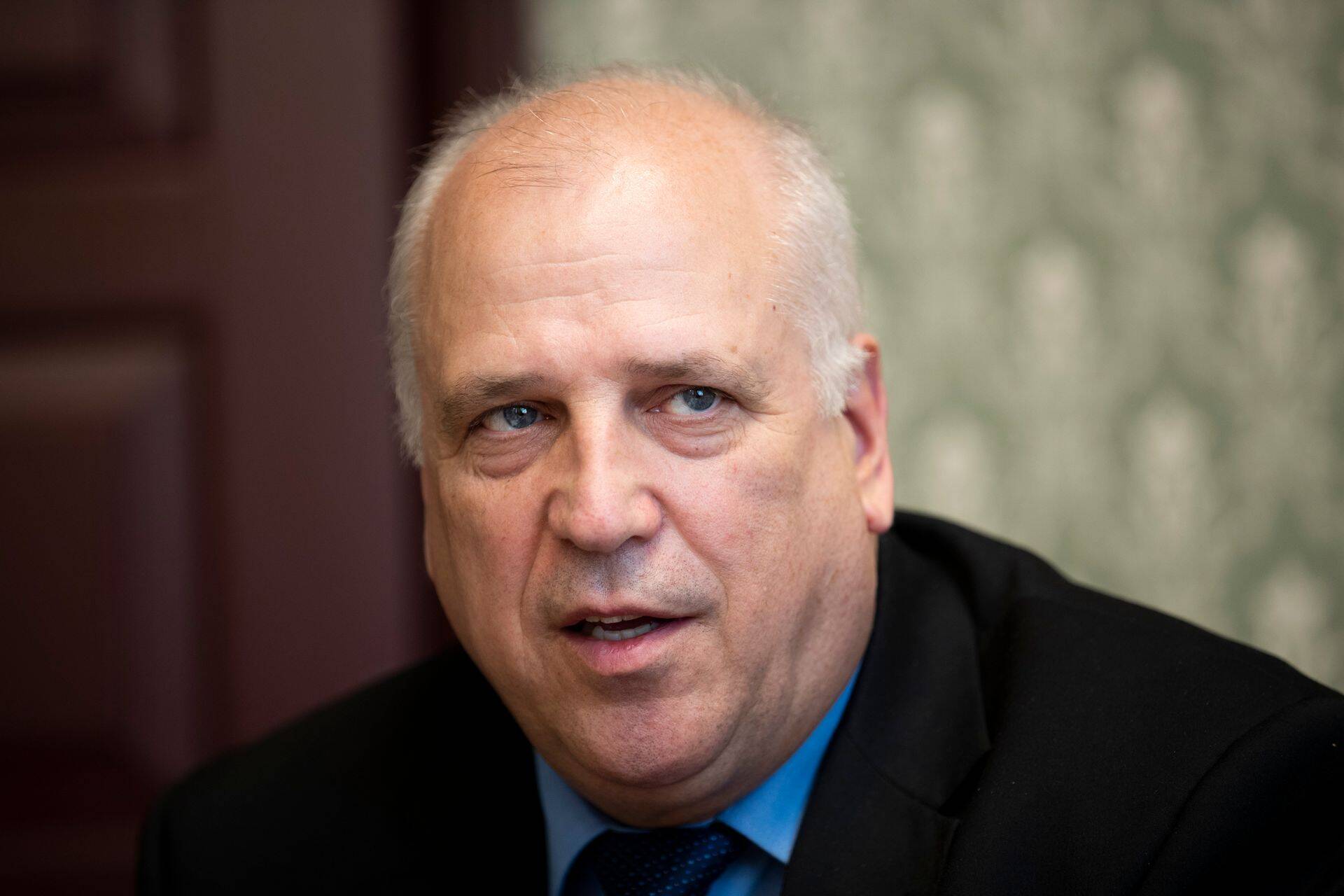 Mart Järvik üritab ministeeriumi tippametnikest lahti saada