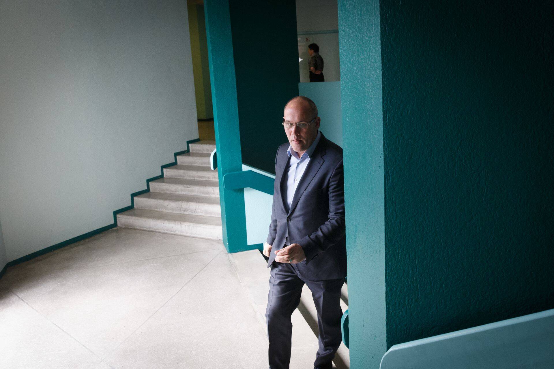 Tallinna endise abilinnapea Arvo Sarapuu osalustega bussifirmade juhatuse liige, Sarapuu väimees Margo Tomingas (pildil) jõudis 2017. aastal prokuratuuriga kokkuleppele, mille järgi nõustus ta pistise andmise eest ligi 15 000 euro suuruse rahalise karistusega.