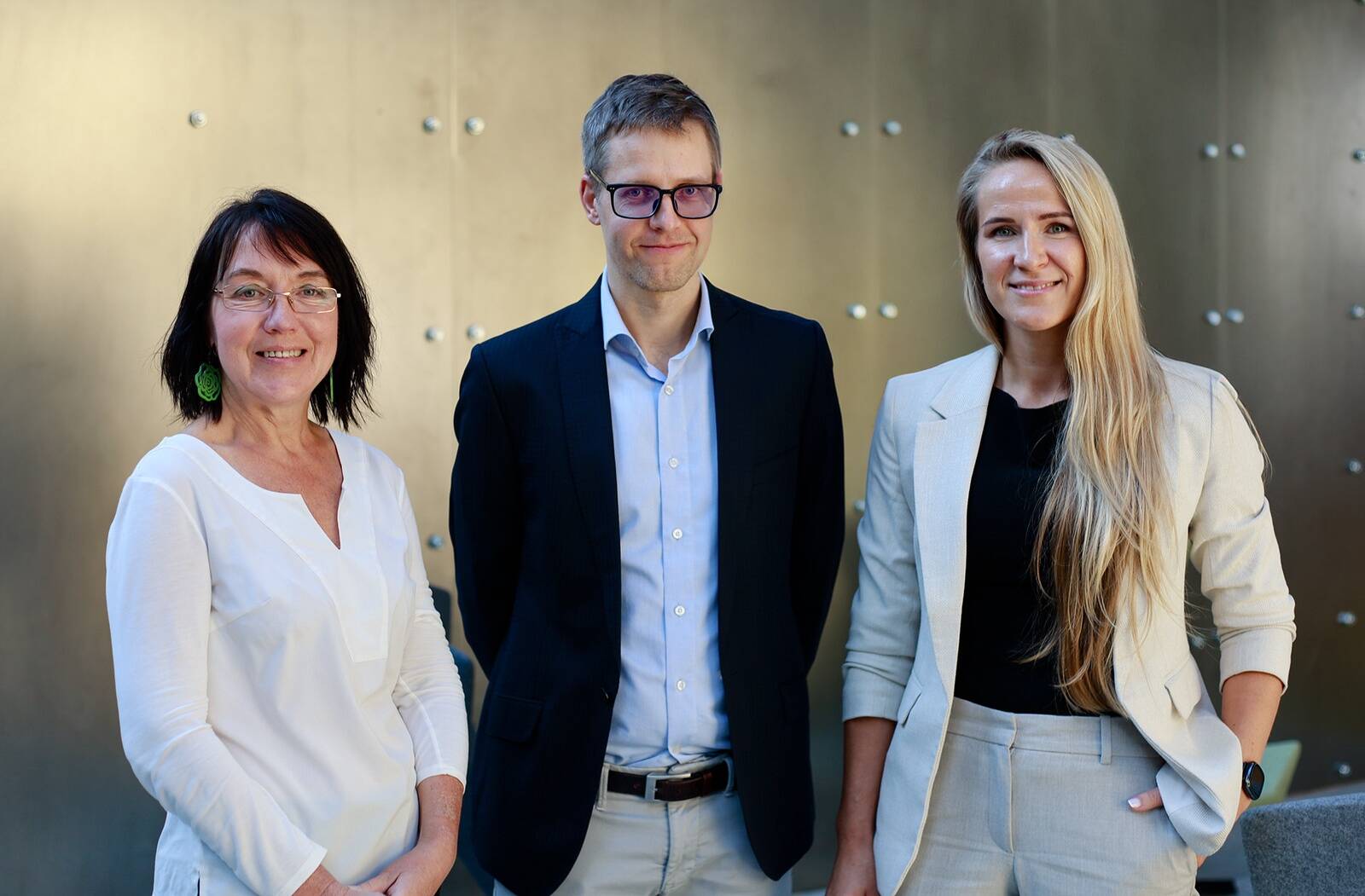 Saatejuht Mare Timian, muutuste juhtimise konsultant Ekke Sööt ettevõttest Change Partners Ekke Sööt ning majandus- ja kommunikatsiooniministeeriumi digimajanduse osakonna juhataja Sirli Heinsoo.