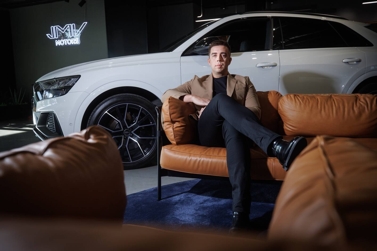 Ohtralt Tšehhi numbrimärkidega autosid Eestisse toonud JMV Motors vaidleb tuliselt maksuametiga, kes arestis ettevõtte kontolt hiiglasliku summa. Fotol JMV Motors omanik Jaak Laiksoo.