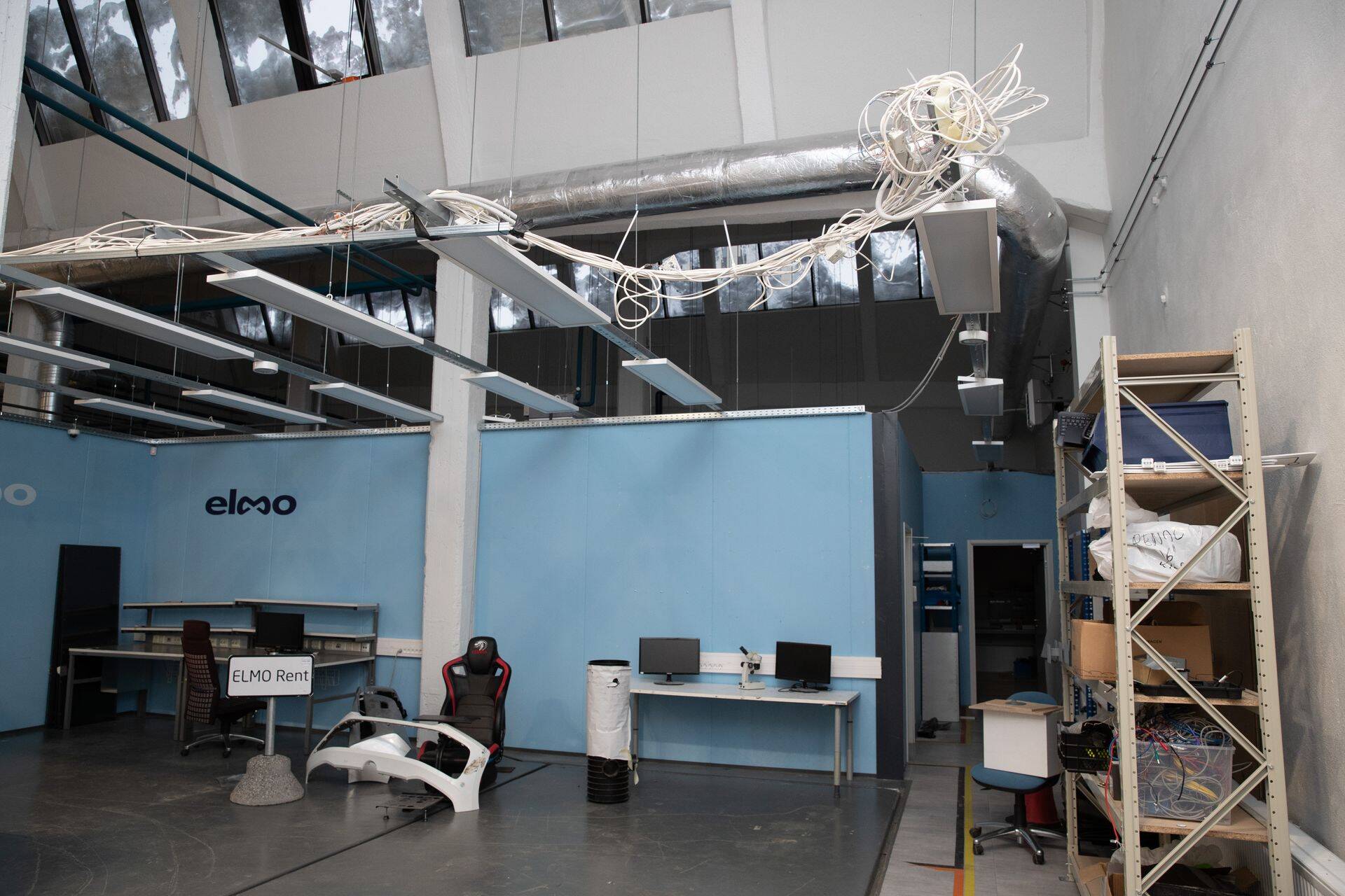 Alternatiivbörsil First North kauplev Elmo Rent on makseraskustes, mistõttu tuli neil lahkuda järjekordselt kontori- ja tööpinnalt. Osapooled on tülis: pinna omanik tahab tagasi võlga ja hüvitist ligadi-logadi töö eest, samas kui endine üürnik tuli lagedale süüdistusega lepingu rikkumisest.