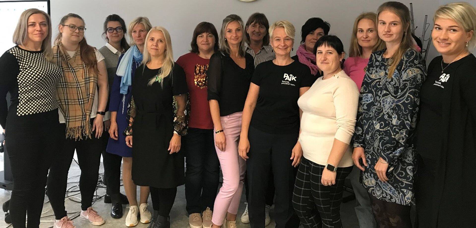 Fotol koolitatavad koos Viljandi haigla PAIK tiimiga, kellest saavad õppijatele koolituse ajaks mentorid.