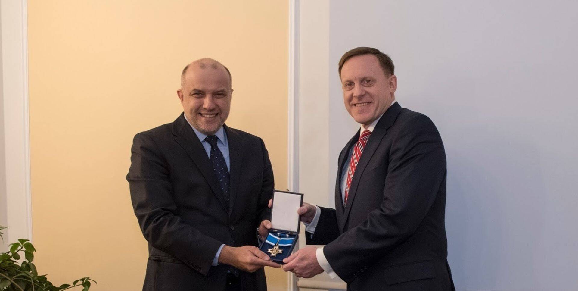 Kaitseminister Jüri Luik kohtus 26. jaanuaril Tallinnas Ameerika Ühendriikide küberväejuhatuse ja rahvusliku julgeolekuagentuuri (NSA) ülema admiral Michael Rogersiga.