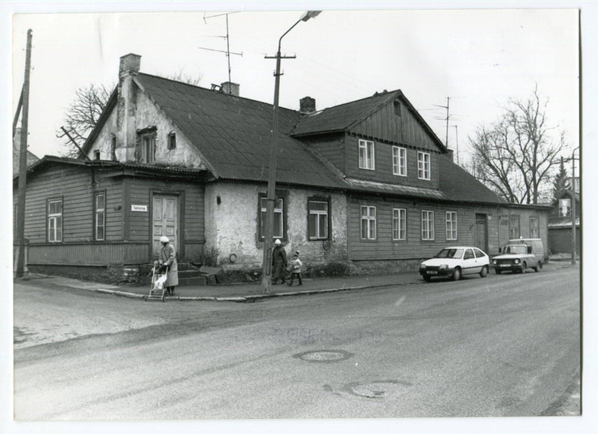 Selles majas asus Rakvere linnahaigla kuni 1932. aastani ja surnukuur, kus "kindral" ellu ärkas, oli selle maja hoovil.