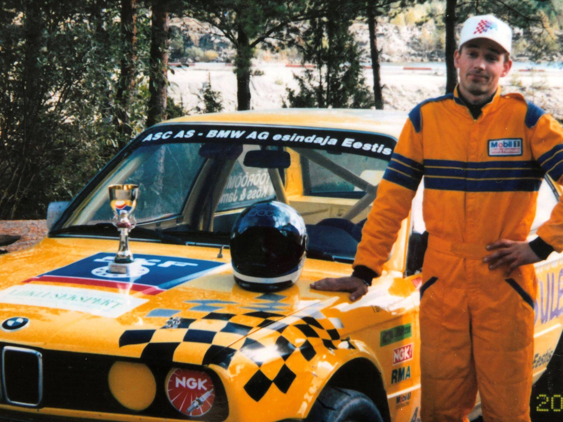 See pilt on Tanel Kutsarist tehtud 1998. aastal Vasalemma rallikrossil, mille ta võits oma BMWga kolm aastat järjest.