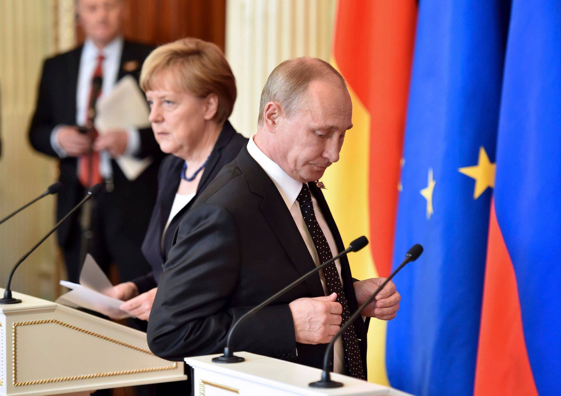 Angela Merkel ja Vladimir Putin pressikonverentsil