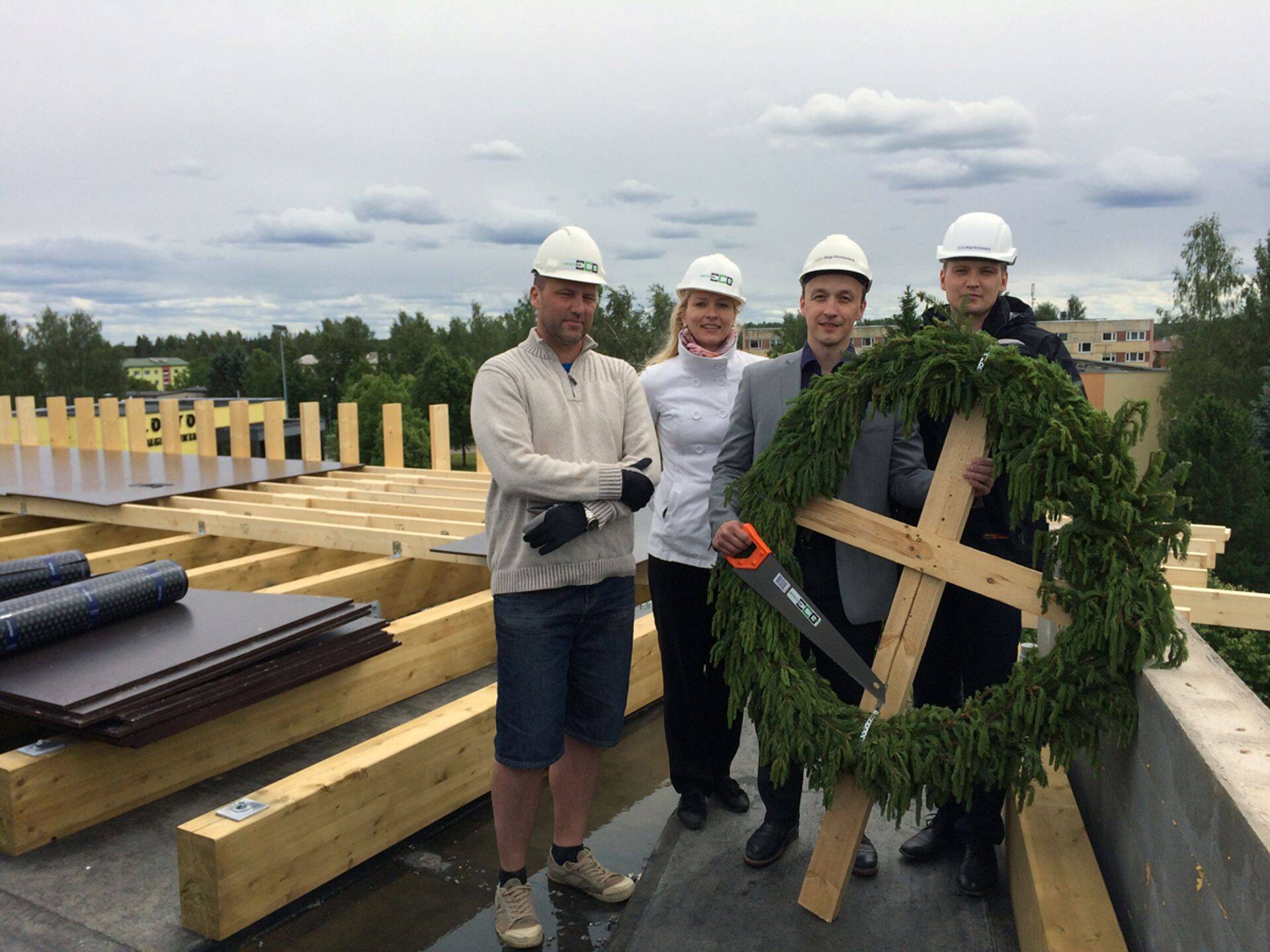Vasakult: Ehitus5ECO OÜ juhatuse liige Margo Padar, Põlva abivallavanem Janika Usin, Põlva Gümnaasiumi direktor Alo Savi ja Riigi Kinnisvara ASi ehituse projektijuht Sven Saar.