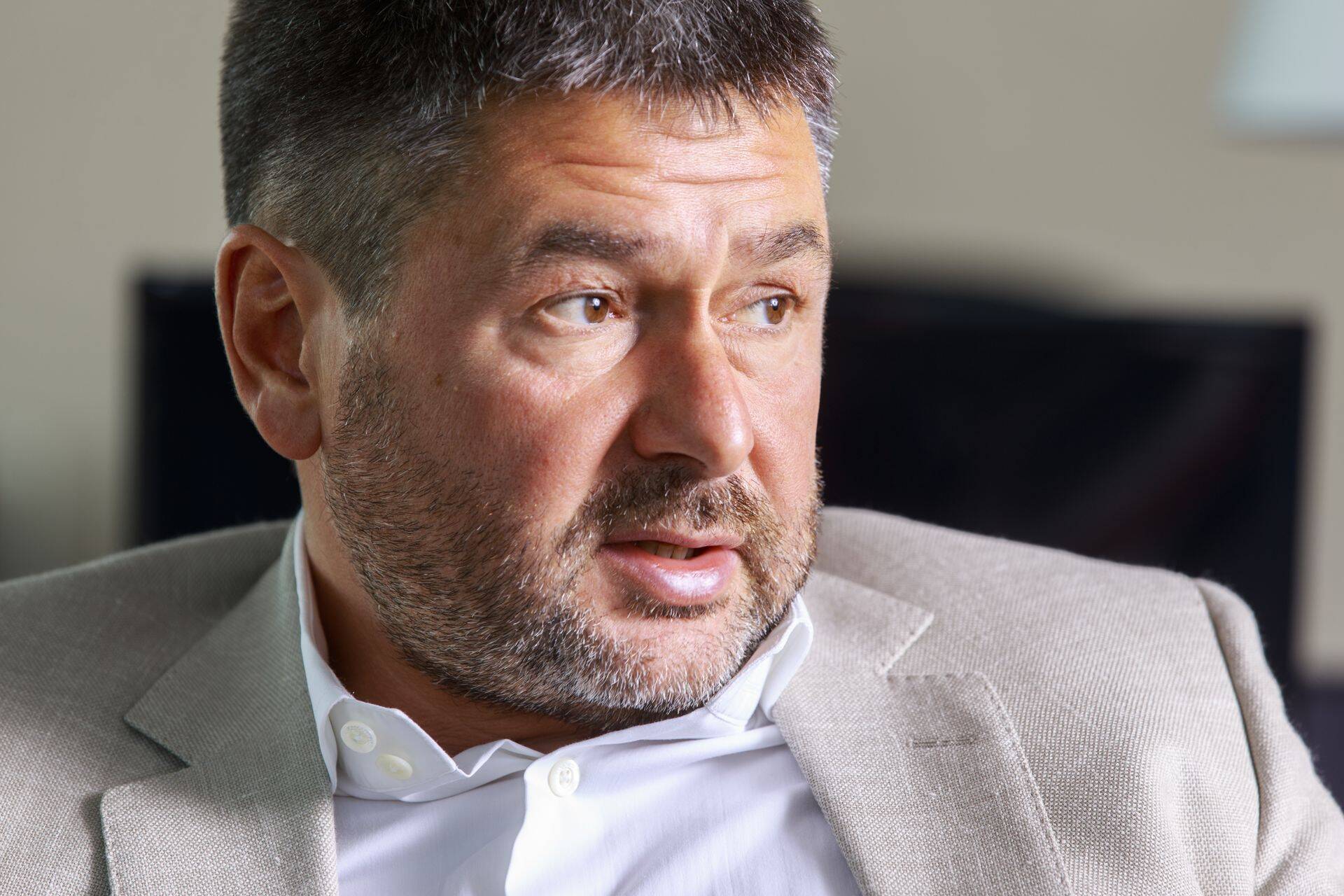 Oleg Ossinovski sõnul on üheks probleemiks on ka see, et valitsus langetab vaid neid otsuseid, mida ametnikud ette panevad.