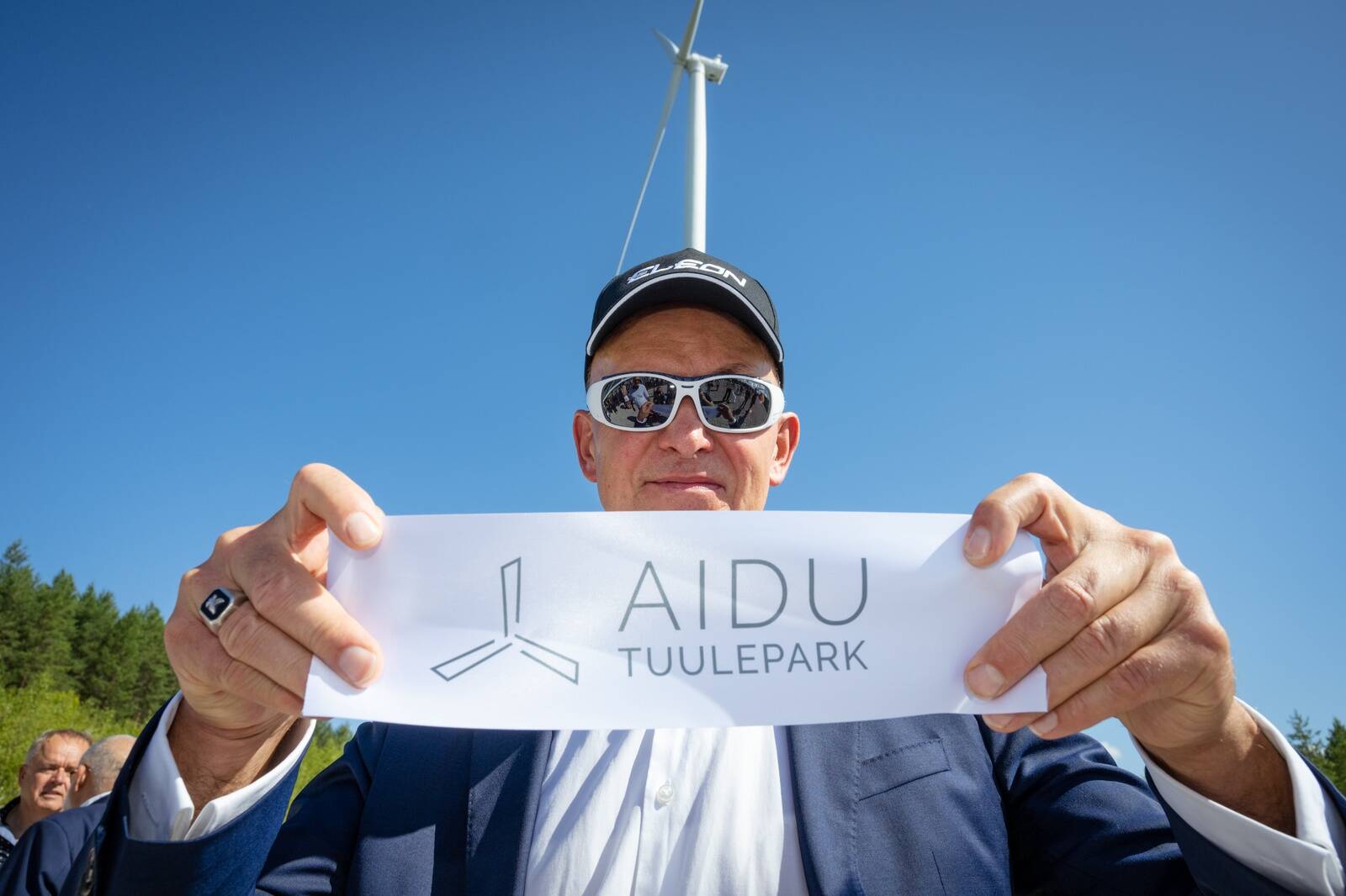 Pikk tee jõudis kiire lõpuni - lint on lõigatud, tuulepark avatud, rõõmustab Andres Sõnajalg.