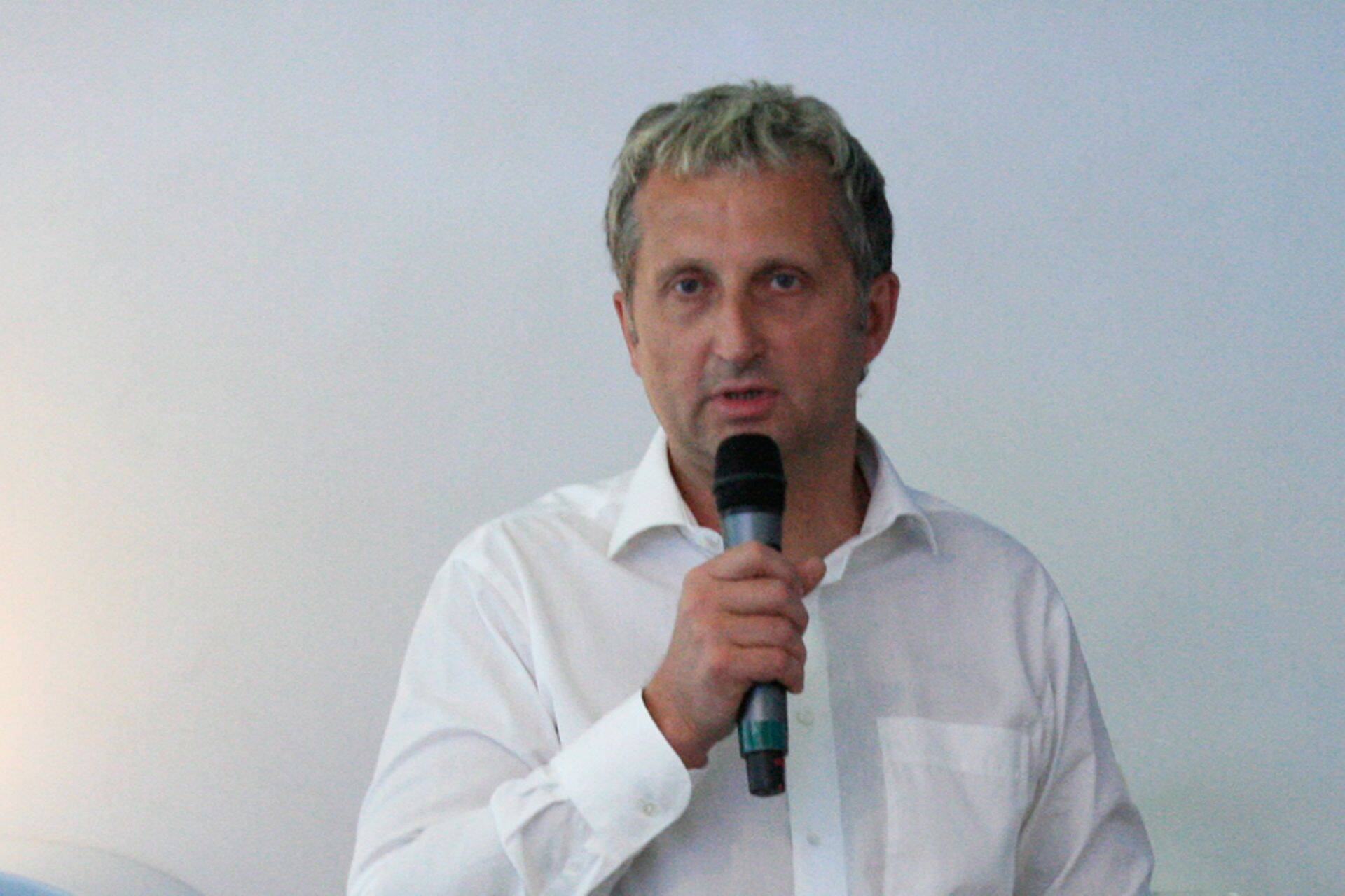 Roman Stroykov Expert Banki kontori avamisel Omskis