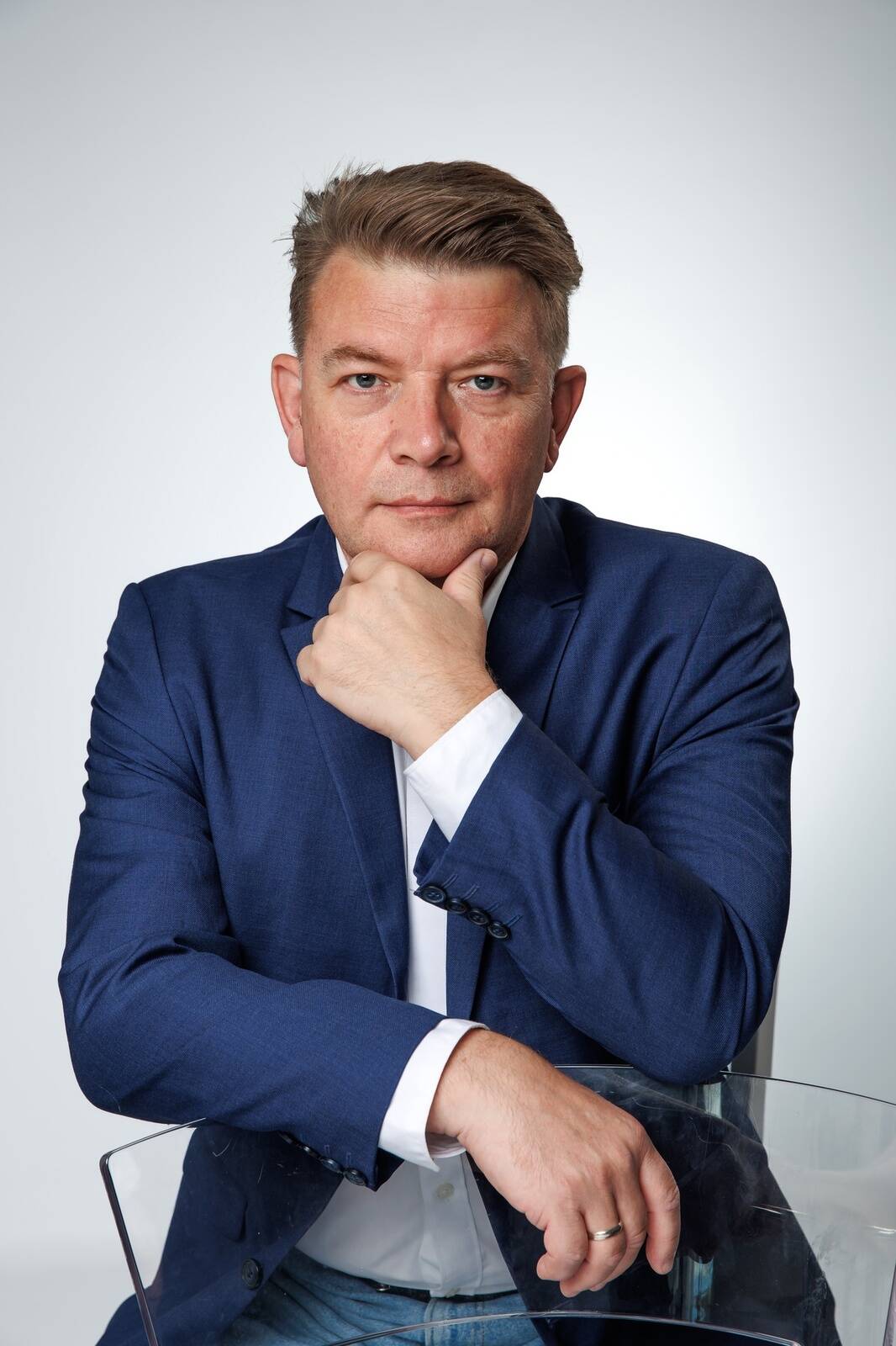 Страховой маклер Олег Култаев решил открыть дополнительный бизнес - сдачу квартиры в аренду.