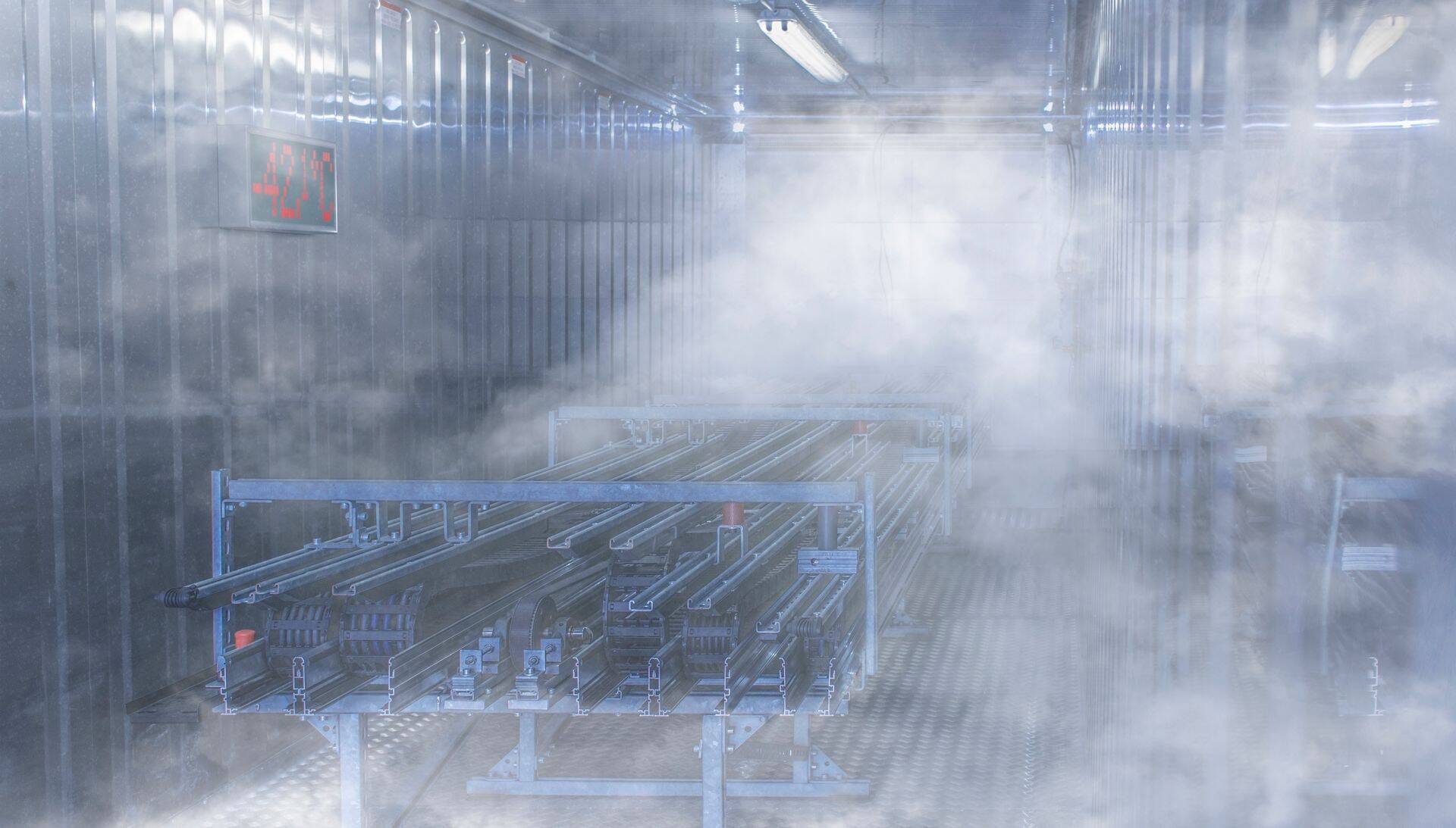 iguse 12-meetristes konditsioneeriga mahutites katsetatakse e-kettides paiknevaid kaableid temperatuuridel -40° C kuni +60° C.