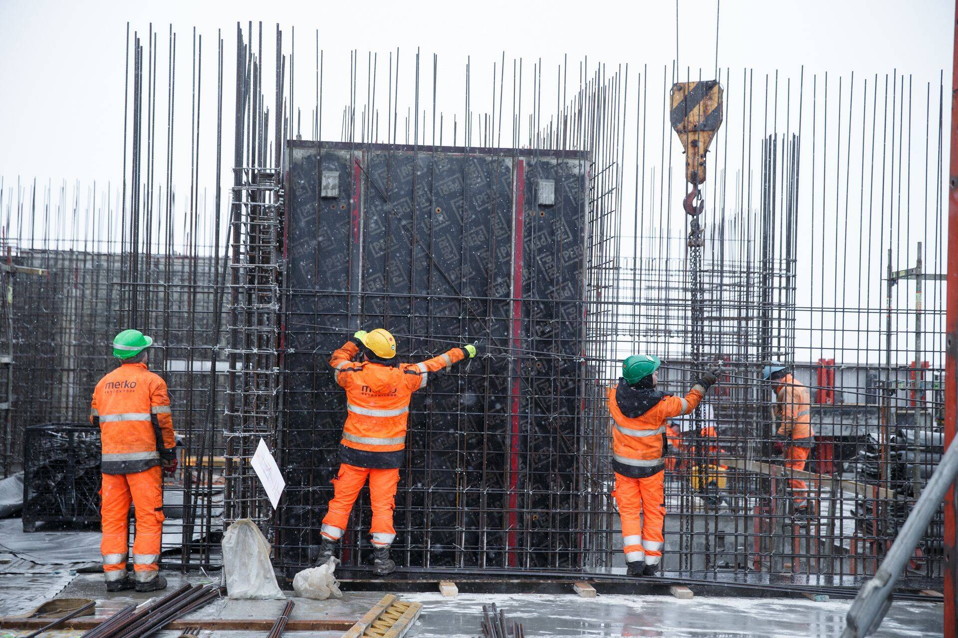 Lätis on Merko suurimad töös olevad objektid kaubanduskeskused Akropole ja Alfa, Norras Tesla teeninduskeskuse projekteerimine.