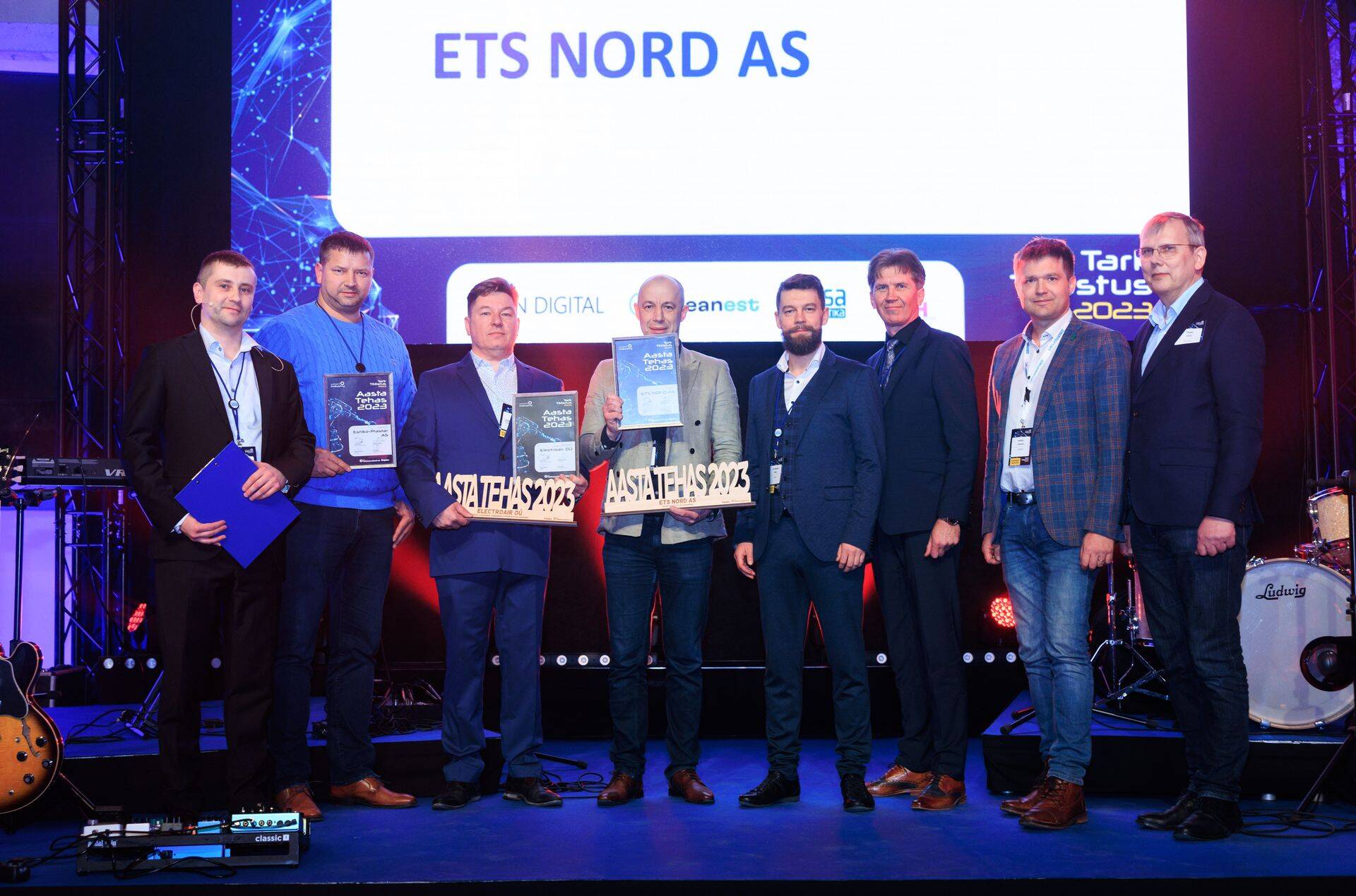 Vasakult Tööstusuudised.ee juht Harro Puusild, Estiko-Plastari juht Meelis Jürgens, Electroair kvaliteedijuht Vladimir Selimov, ETS NORD äriprotsesside arendusjuht Amor Sinivee, Lean Digitali partner ja žürii liige Aleksandr Miina, Saksa Automaatika juht ja žürii liige Ats Alupere, Leanesti juht ja žürii liige Marko Saviauk ning Tallinna Tehnikaülikooli professor ja žürii liige Tauno Otto.