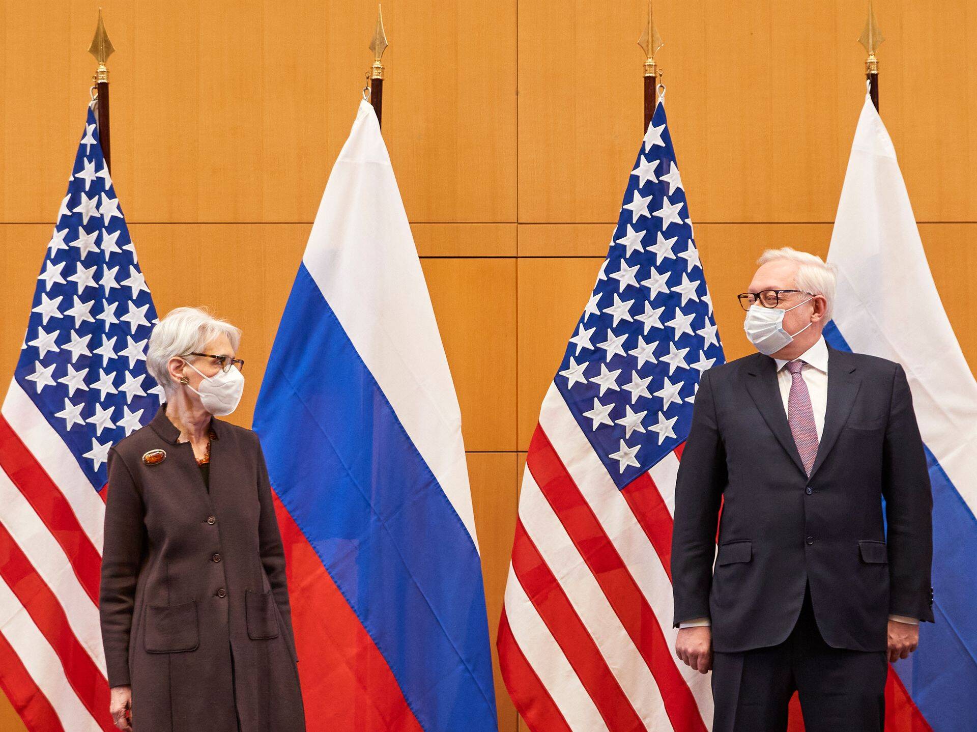 Переговоры, которые вели делегации США и России во главе с заместителем госсекретаря Уэнди Шерман и замминистра иностранных дел РФ Сергея Рябков, «завершились безрезультатно», как принято писать в таких случаях.