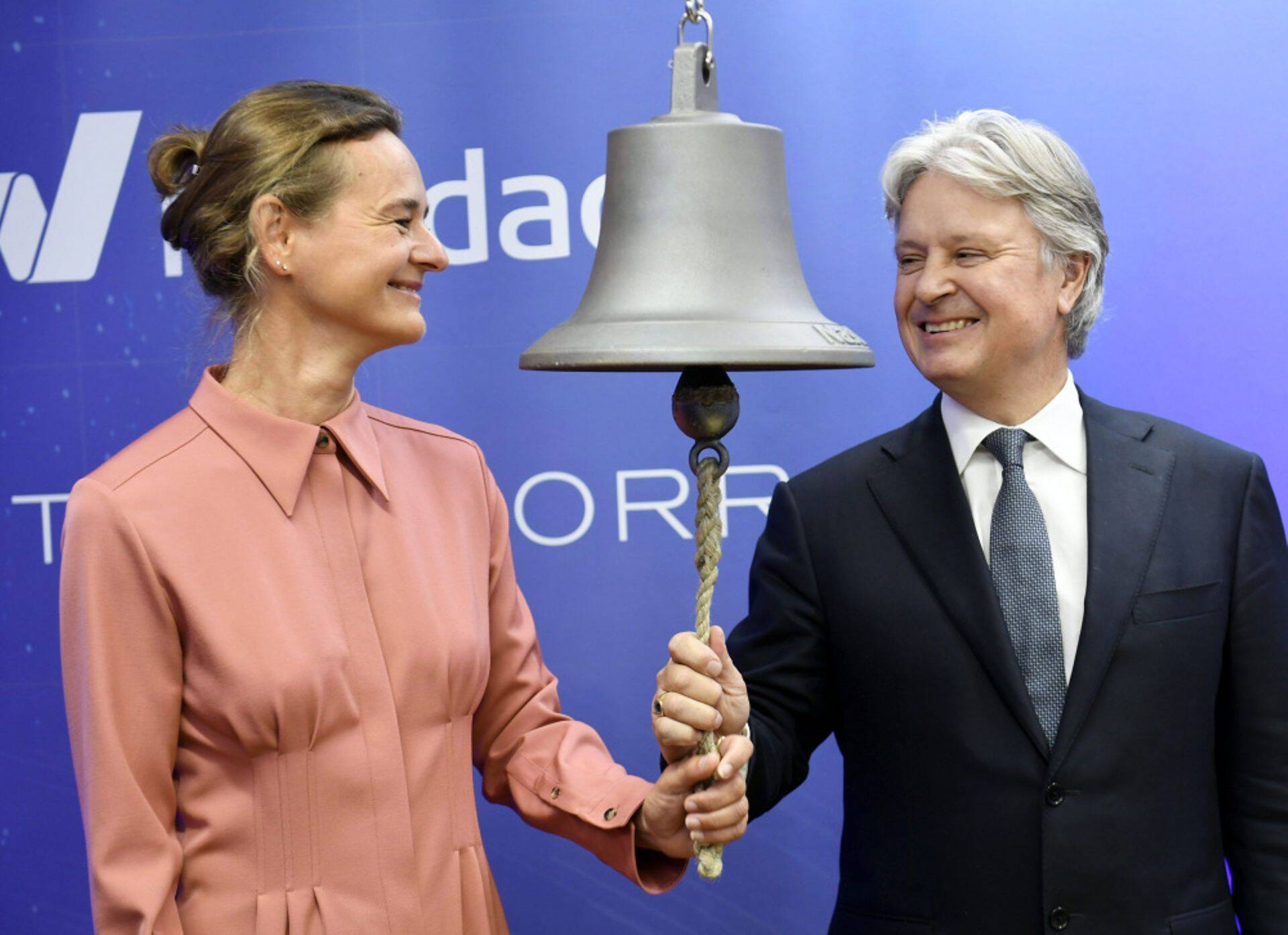 Глава риск-менеджмента в Nordea Джули Галбо и глава концерна Nordea Каспер фон Коскулл 1 октября 2018 года выводят компанию на биржу Хельсинки.