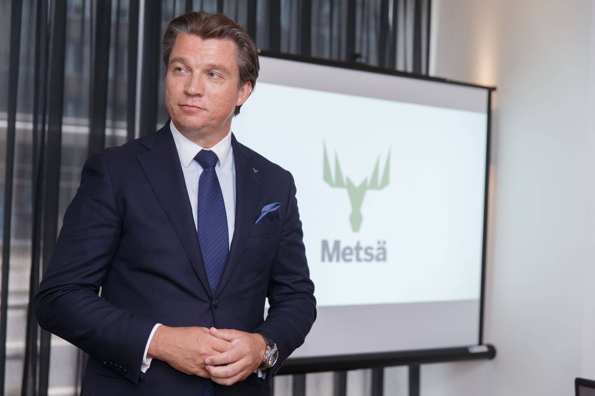 Metsä Woodi tegejuhi Esa Kaikkoneni sõnul on asjaajamine tehase püstipanemiseks sujunud väga hästi.