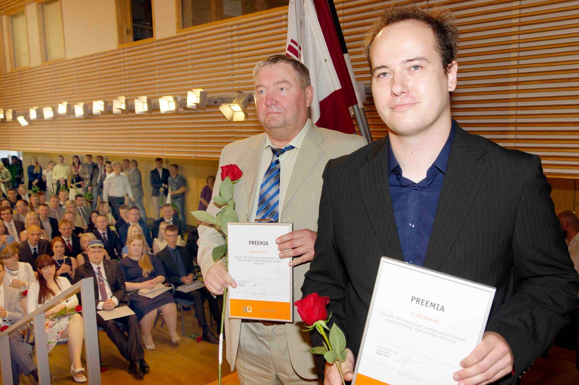 Üliõpilaspreemia saaja Silver Rebane(paremal)Tallinna Tehnikaülikooli tööstus- ja tsiviilehituse erialalt juhendaja Tallinna Tehnikaülikooli lektori Johannes Pelloga.