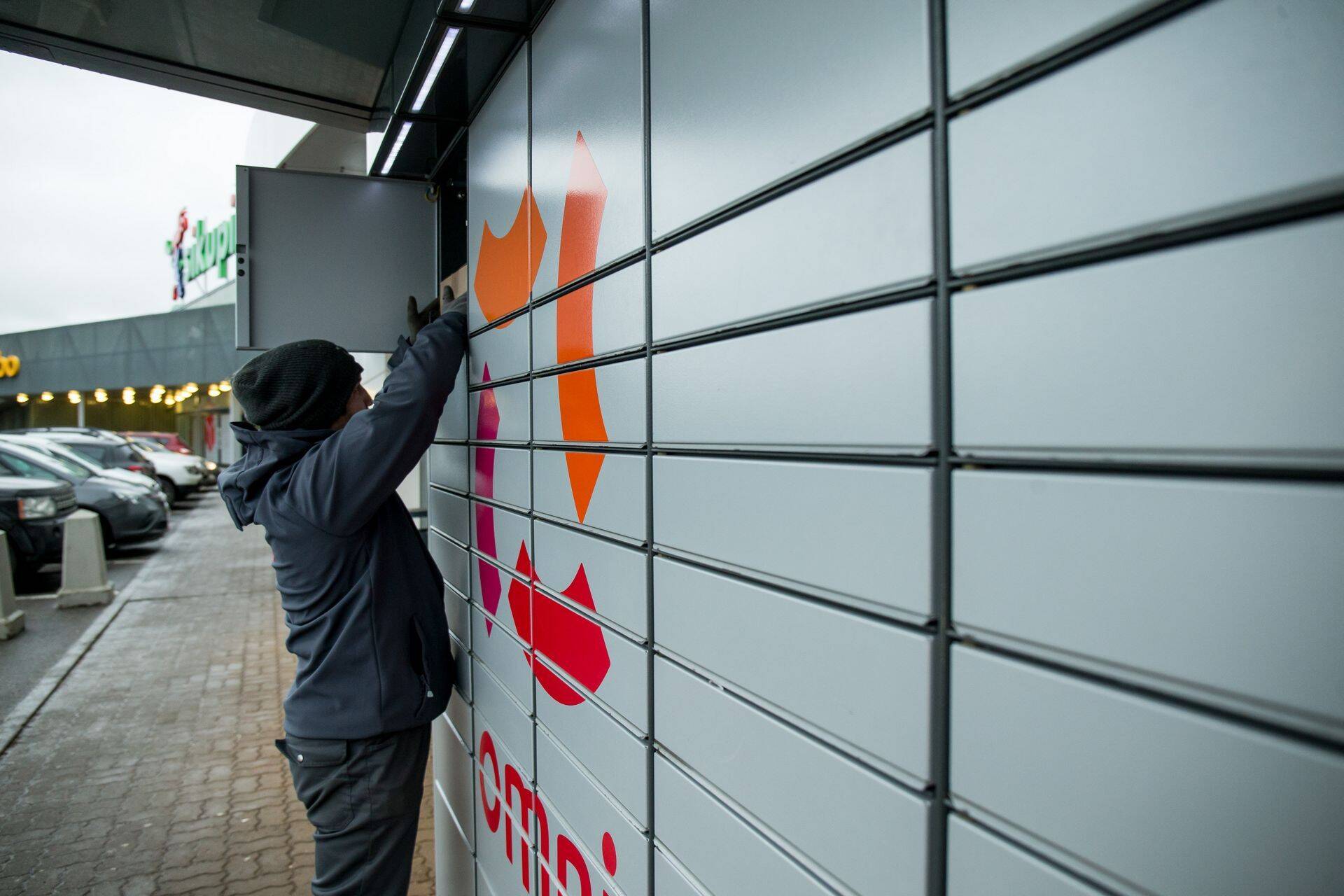 Kuller paneb pakki teele.