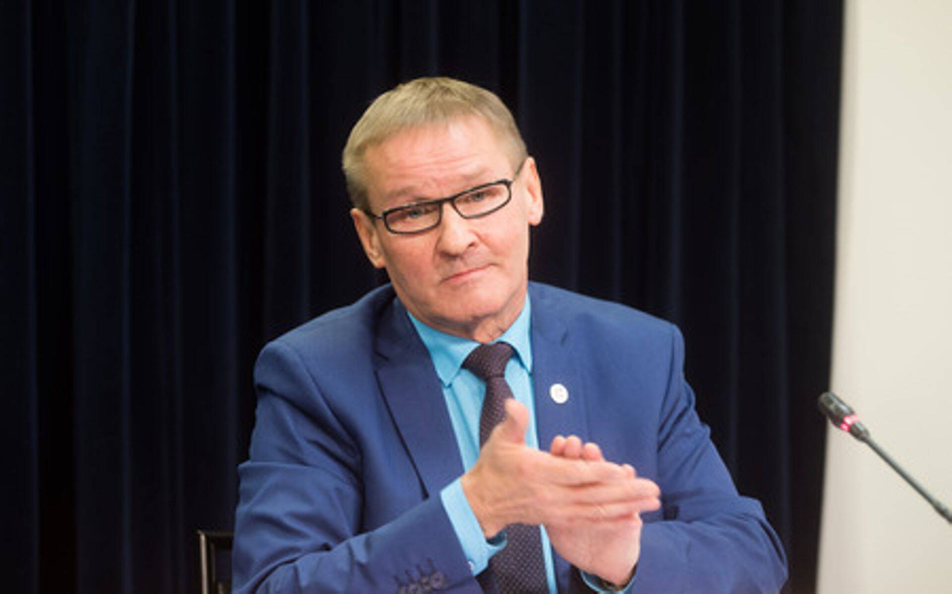 Министр госуправления Яак Ааб