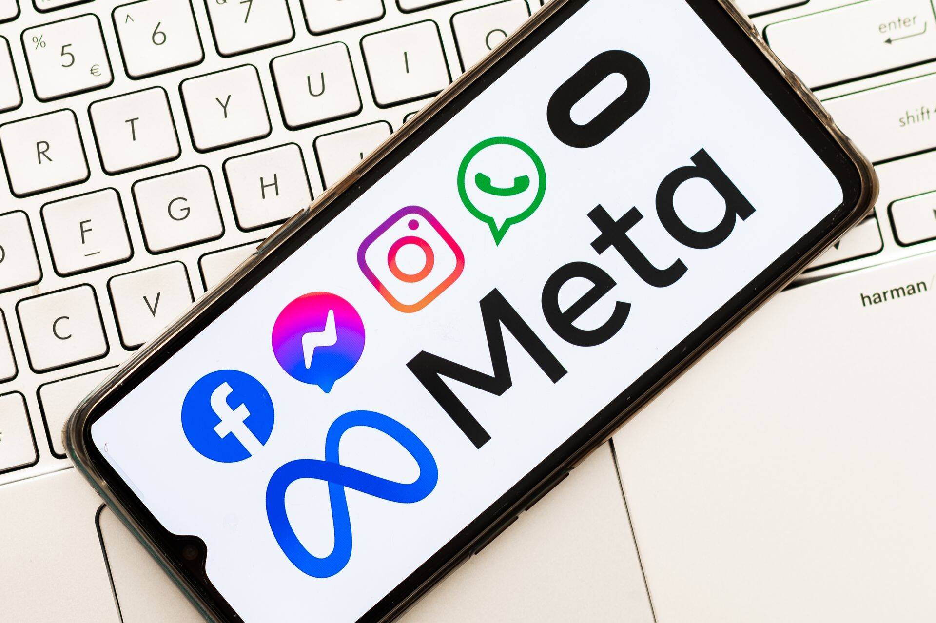Meta logo. Pilt on illustreeriv.
