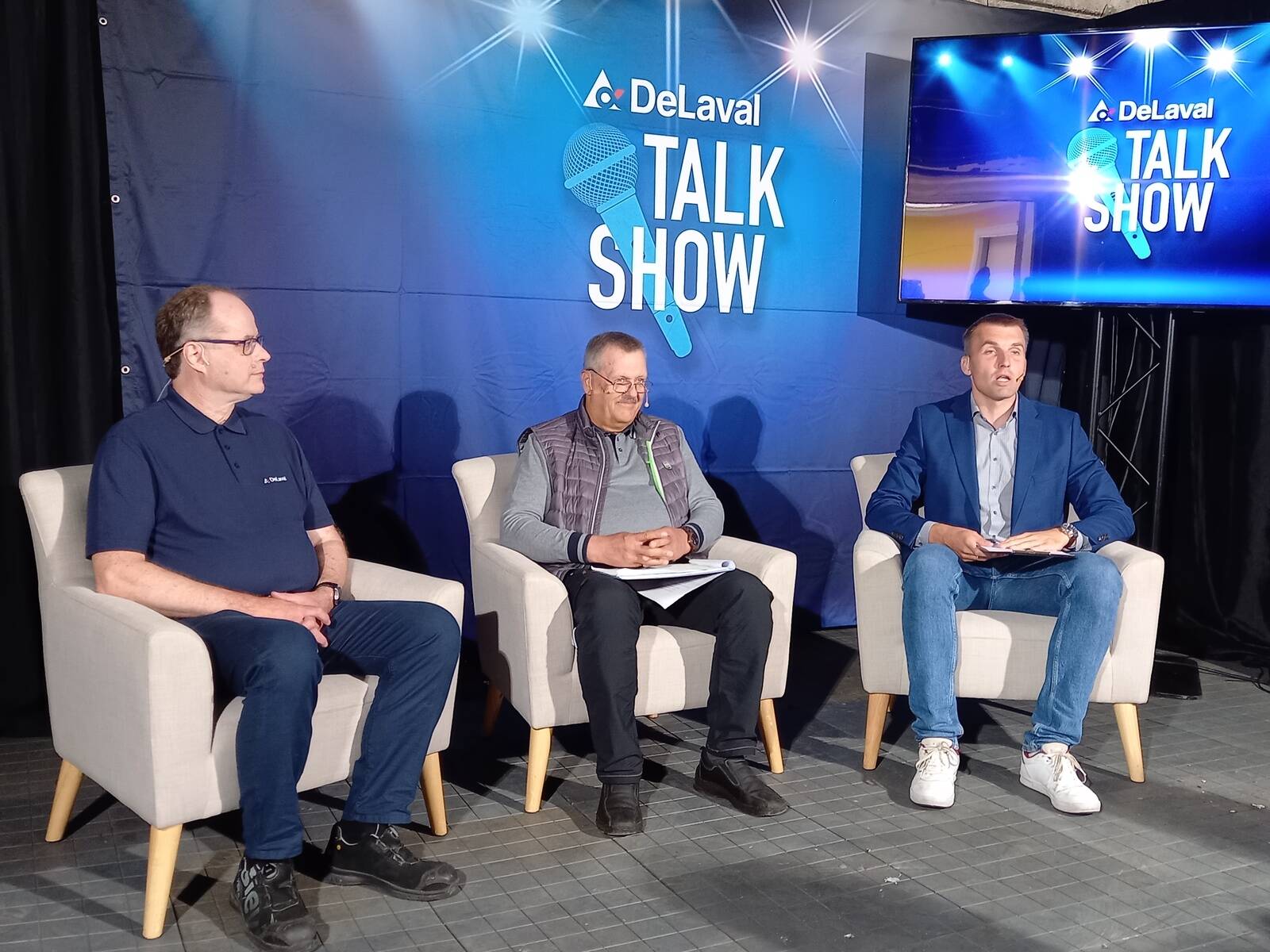 Tavexi farmis toimunud kliendipäeval tutvustas DeLaval grupiviisilise robotlüpsi lahendusega VMS V300 varustatud lüpsiplatsi. Fotod: Juuli Nemvalts.