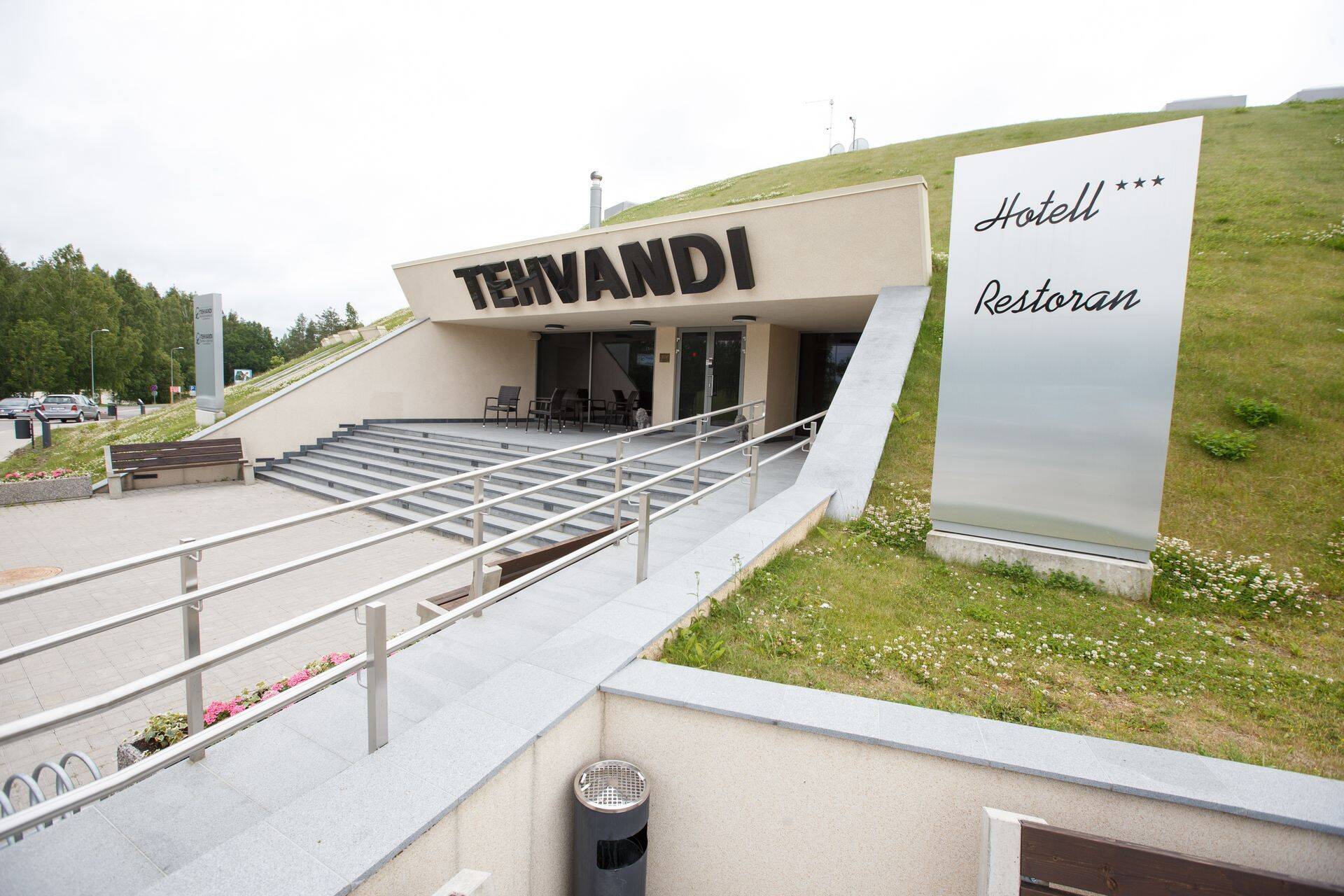 Otepää küljeall asuv Tehvandi hotell, mida rahvas kutsub ka Pentagoniks.