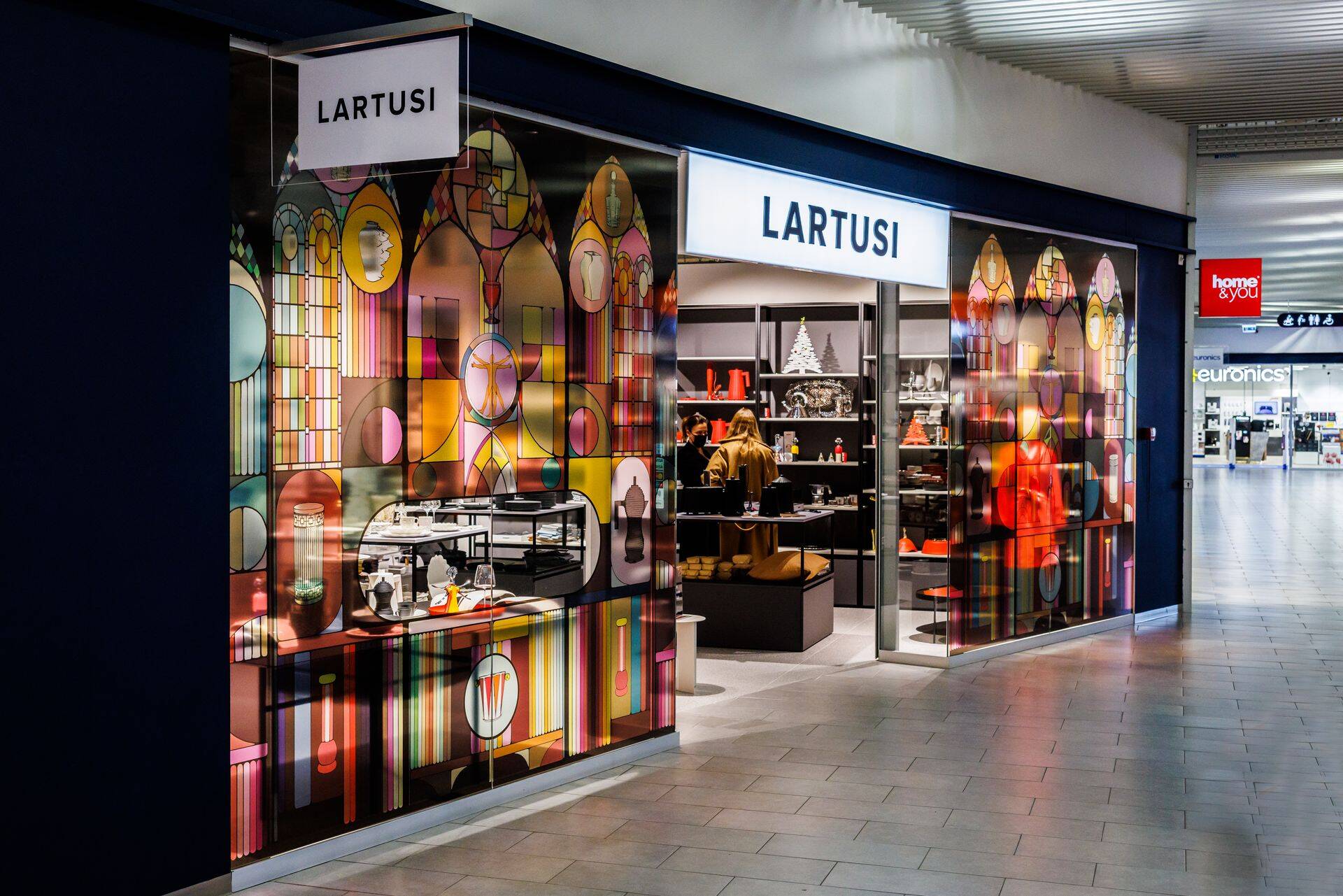 Lartusi uue poe avamine