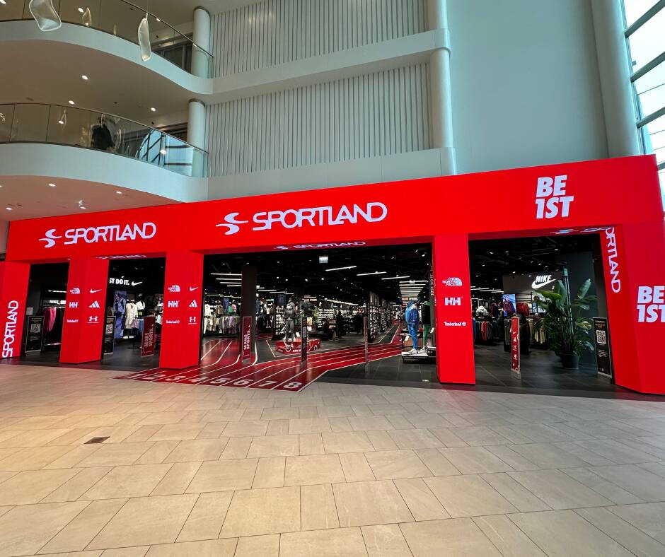 LÄTI SPORTLAND SPICE poe LED-sissepääs. LEDZEP OÜ siiani väljakutsuvaim projekt, kus ülesandeks oli paigaldada 84 m2 LED-paneele.