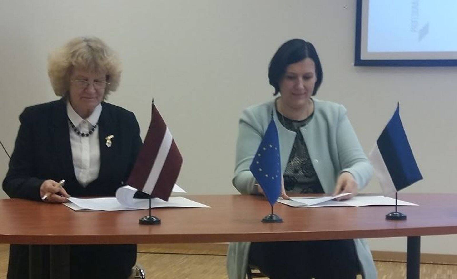 Koostööleppele kirjutasid alla Luua Metsanduskooli direktor Haana Zuba-Reinsalu (pildil paremal) ja Ogre tehnikumi direktor Ilze Brante